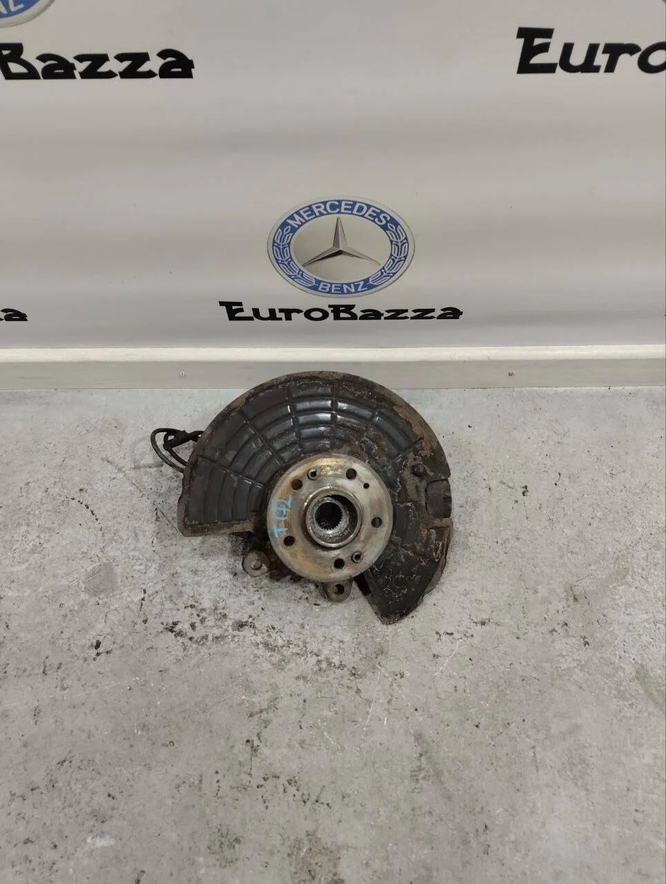 Правый поворотный кулак Mercedes W163