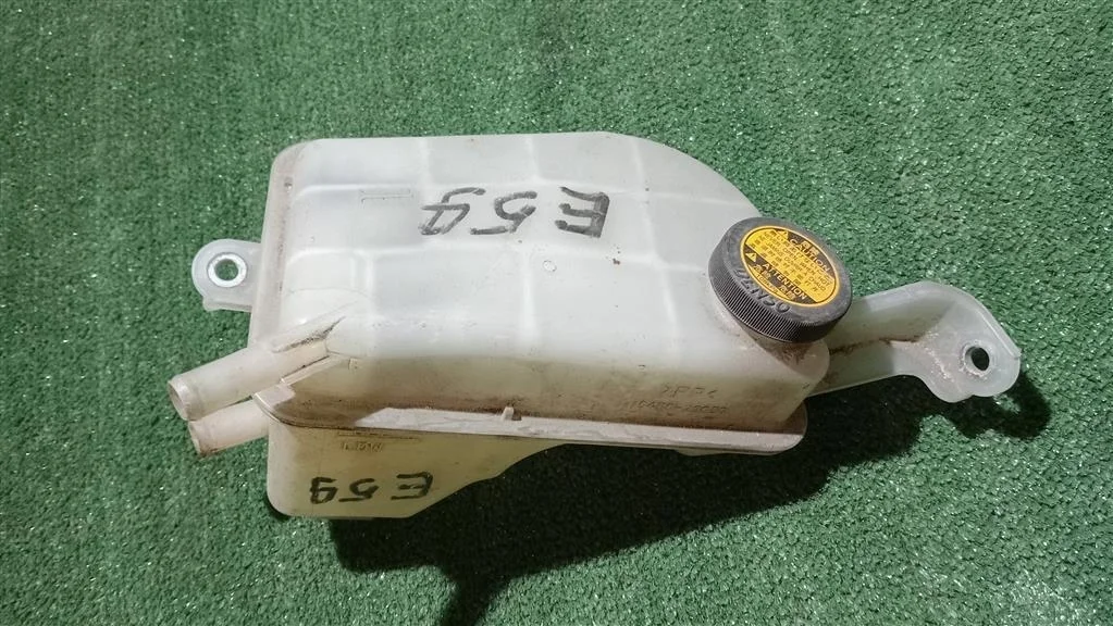 Б.у. бачок расширительный TOYOTA COROLLA ZRE151 TOYOTA COROLLA ZRE151