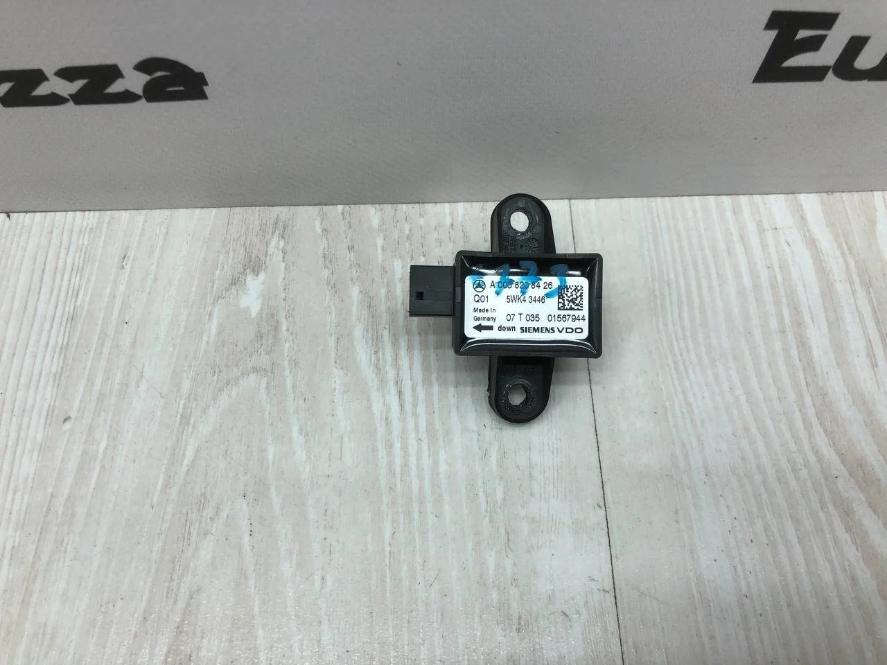 Датчик удара Mercedes W221