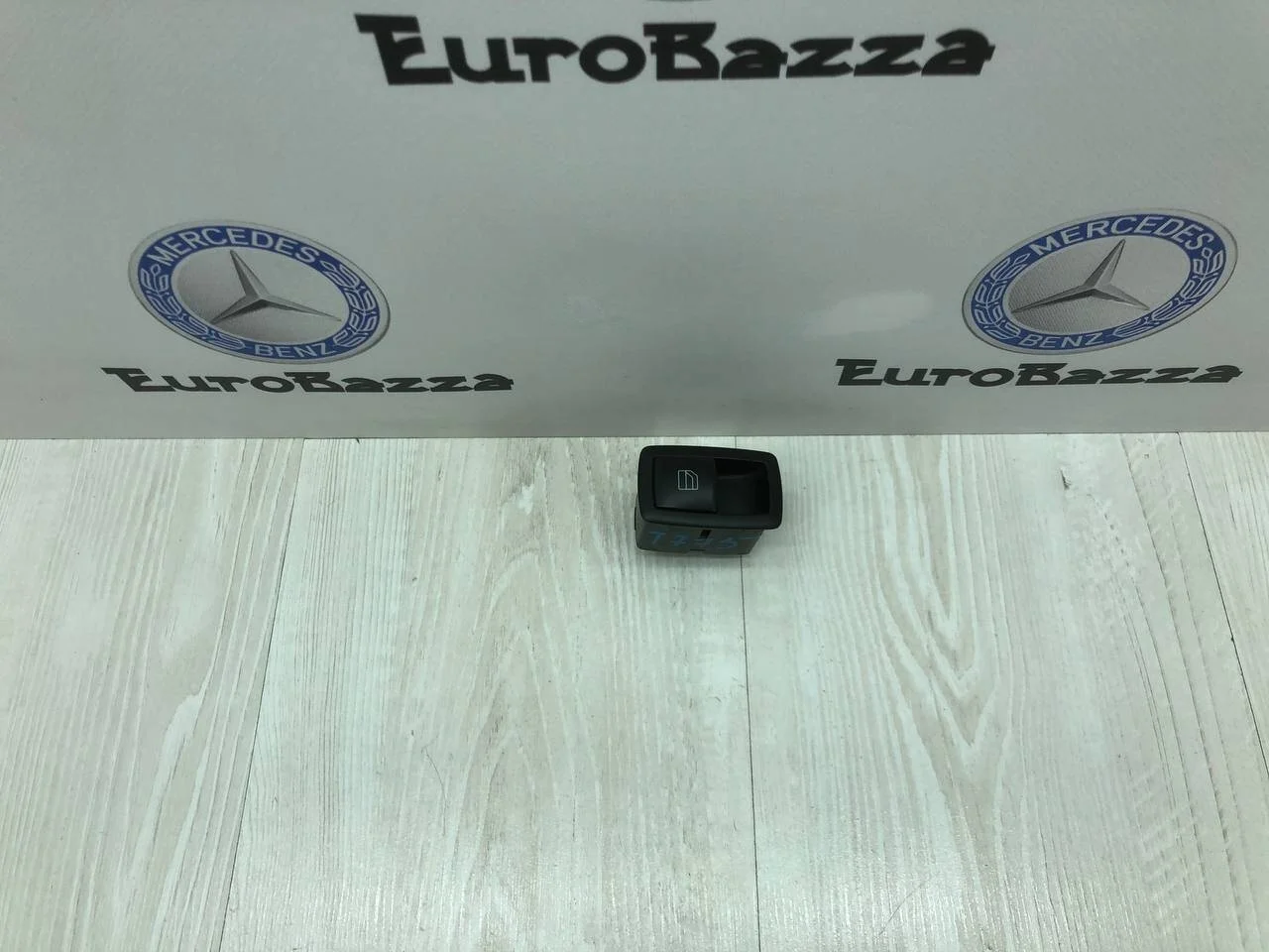 Кнопка стеклоподьемника Mercedes W164