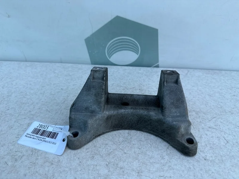 Кронштейн подушки акпп Mercedes-benz 2010 W204