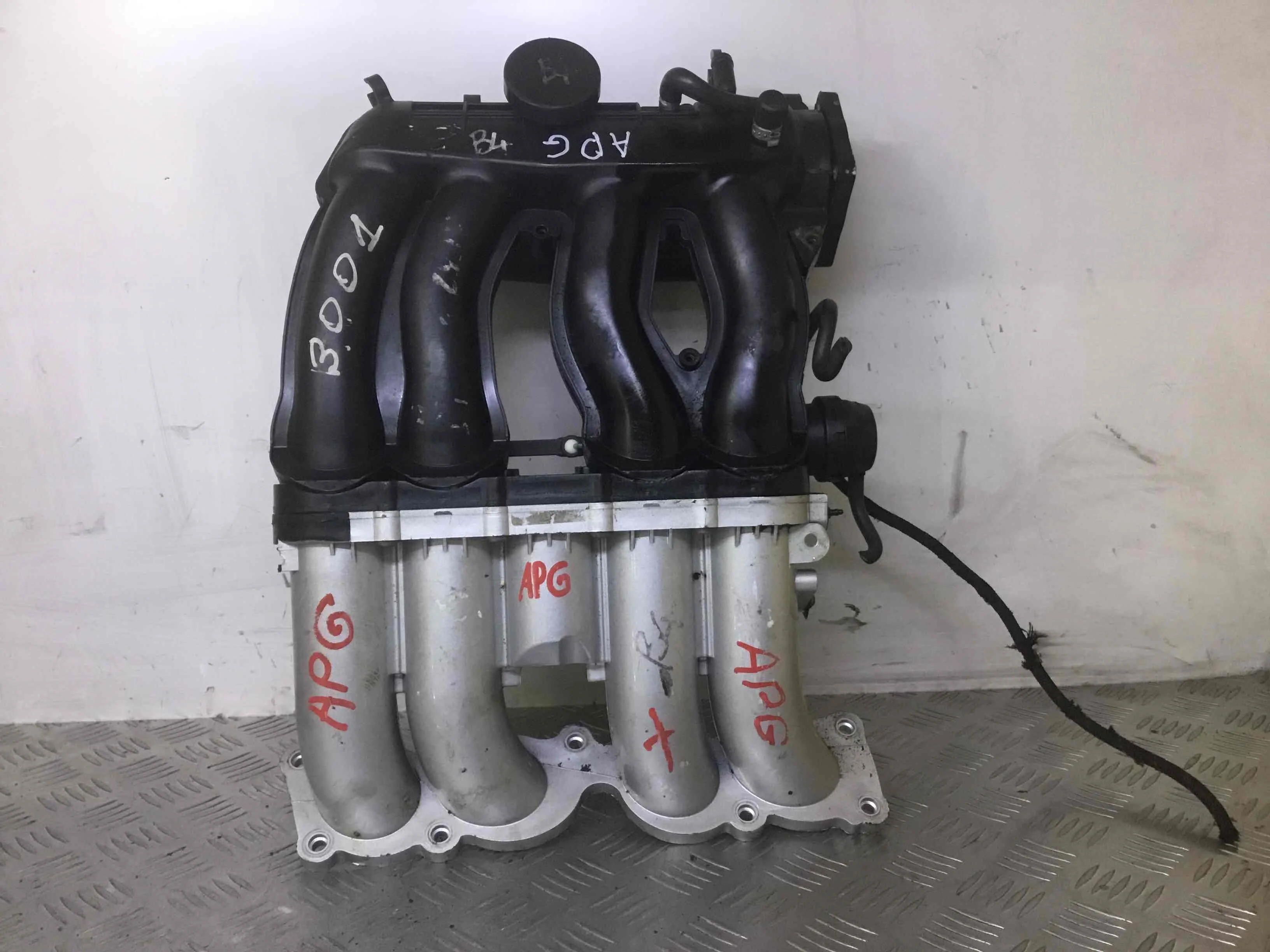 Коллектор впускной Audi A3 8L [рестайлинг] (2000-2003) бензин 1.8 i Автомат Х/б