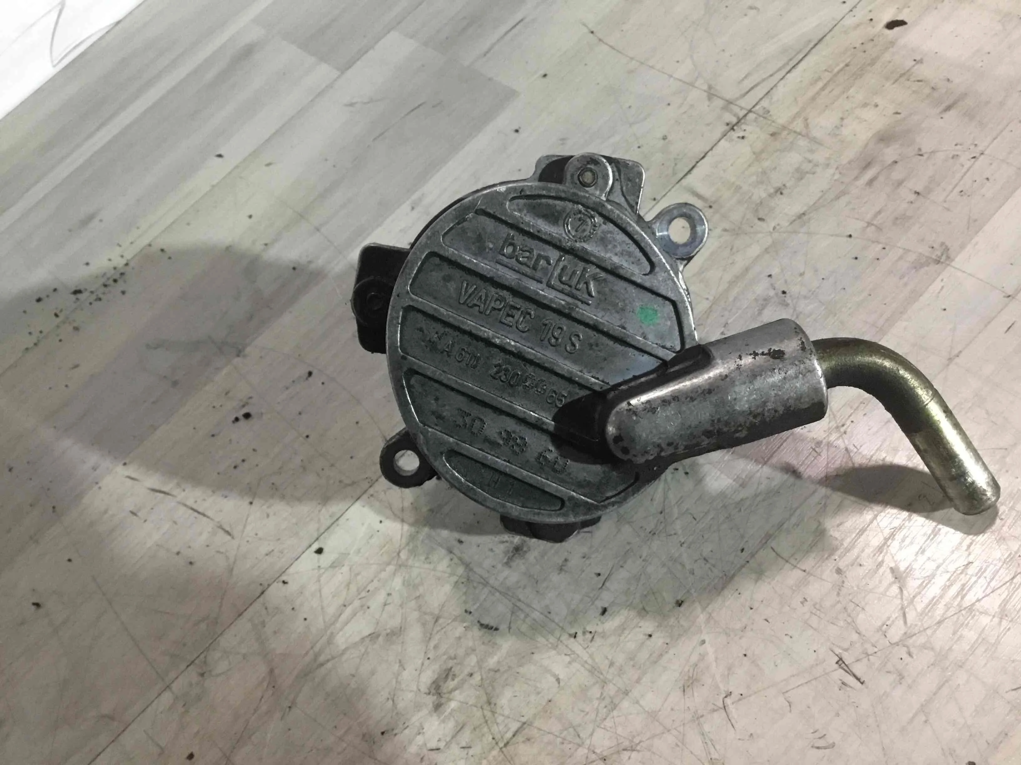 Насос вакуумный Mercedes E-klasse E-klasse (W210) 1995 - 2003 дизель 2.2 CDI Механика Седан