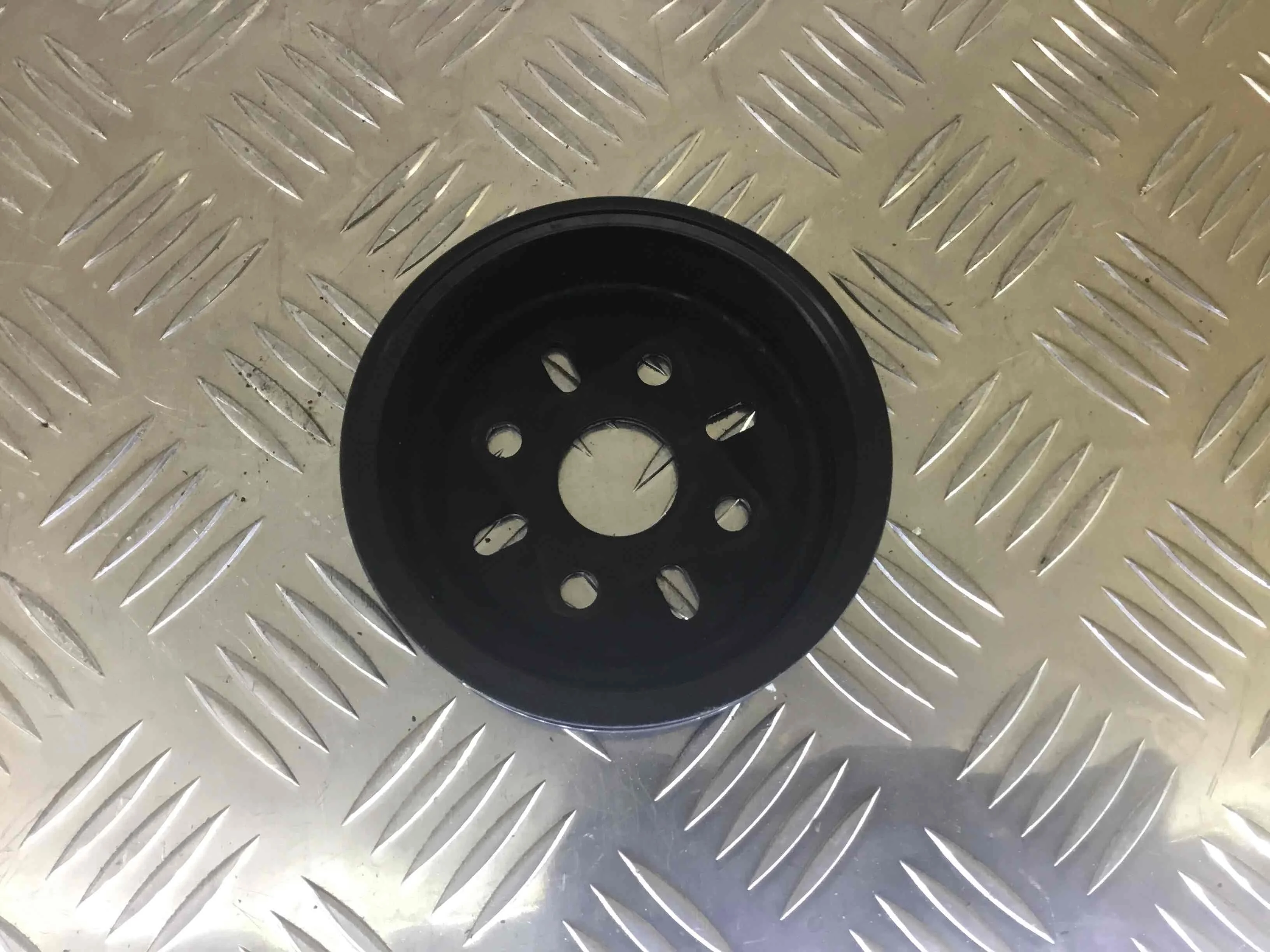 Шкив помпы Nissan Almera N16 [рестайлинг] (2003-2006) бензин 1.8 i Автомат Х/б