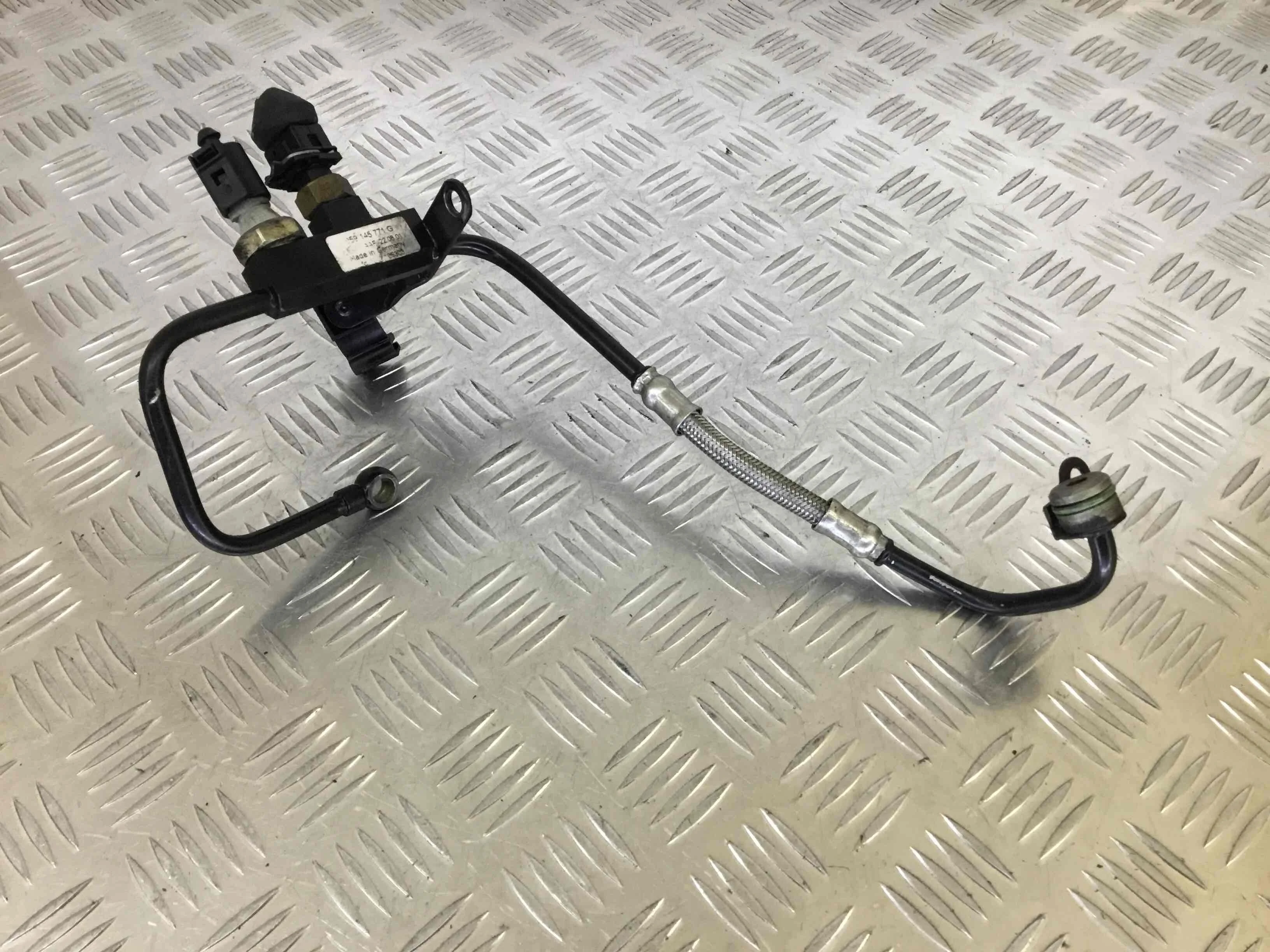 Масляная трубка турбины Volkswagen Passat B5+ [рестайлинг] (2000-2005) дизель 2.5 TDI Механика Седан