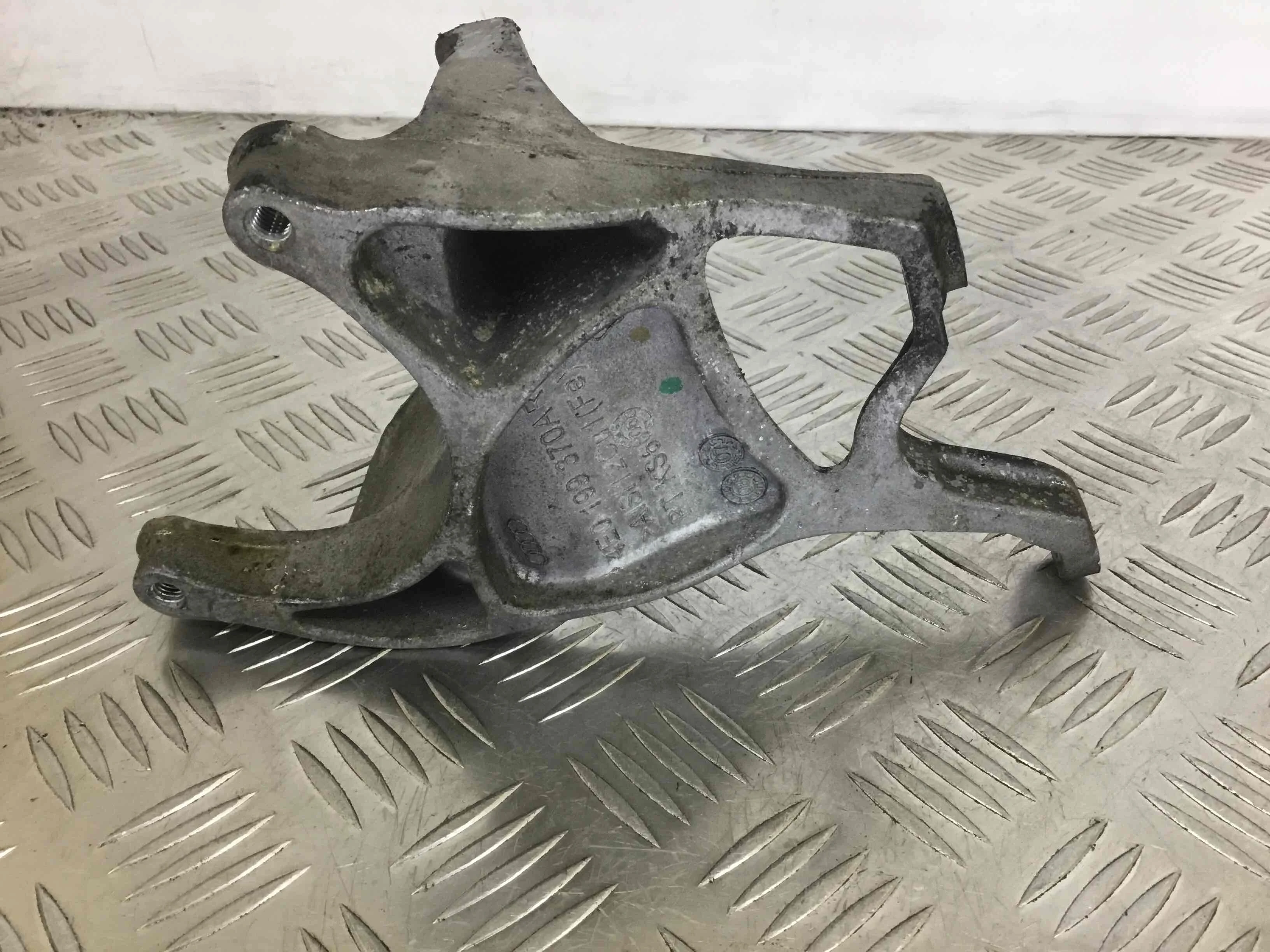 Кронштейн Audi Q7 Q7 4L [рестайлинг] (2008-2015) бензин 4.2  Автомат