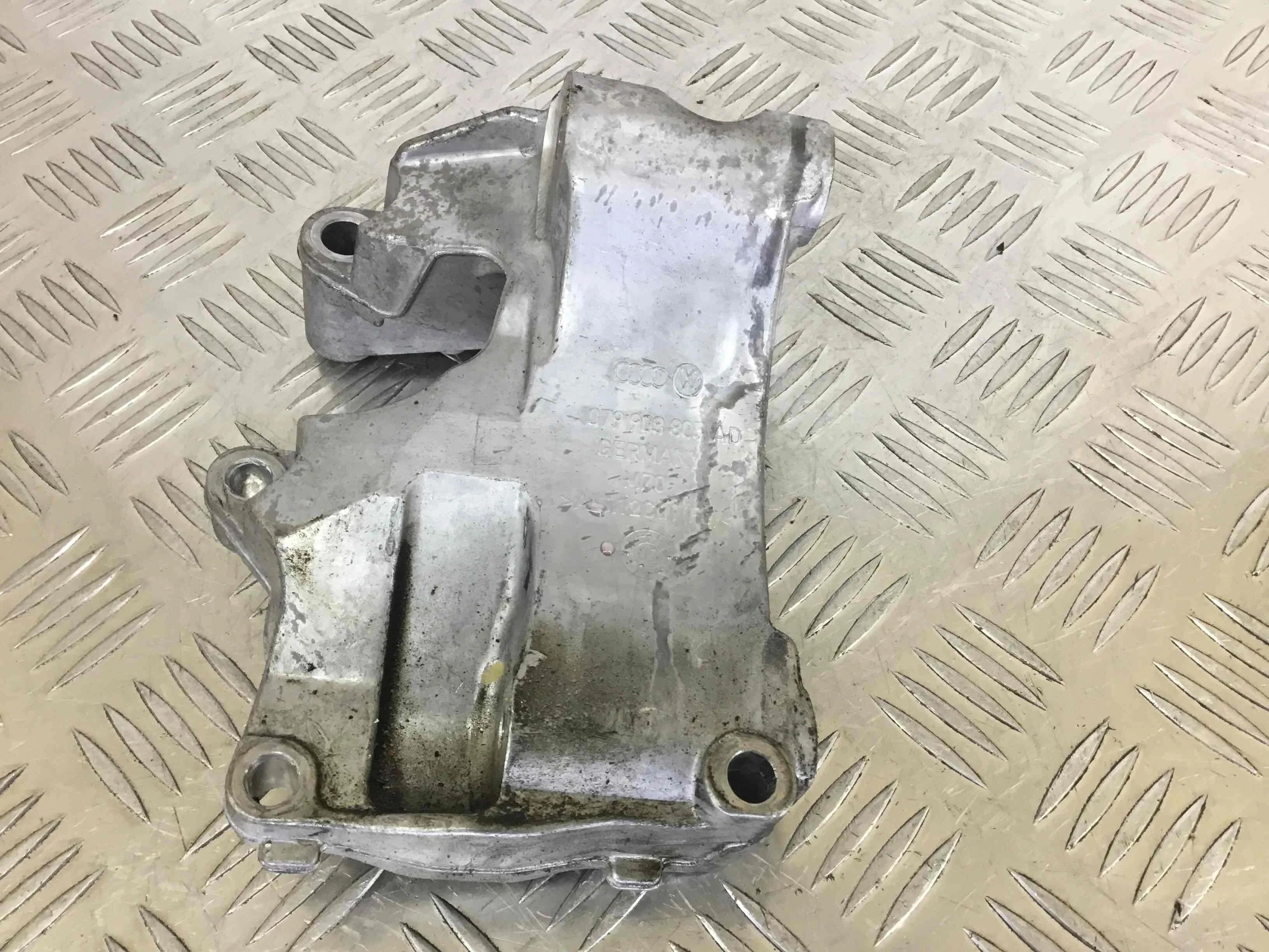 Кронштейн Audi Q7 Q7 4L [рестайлинг] (2008-2015) бензин 4.2  Автомат