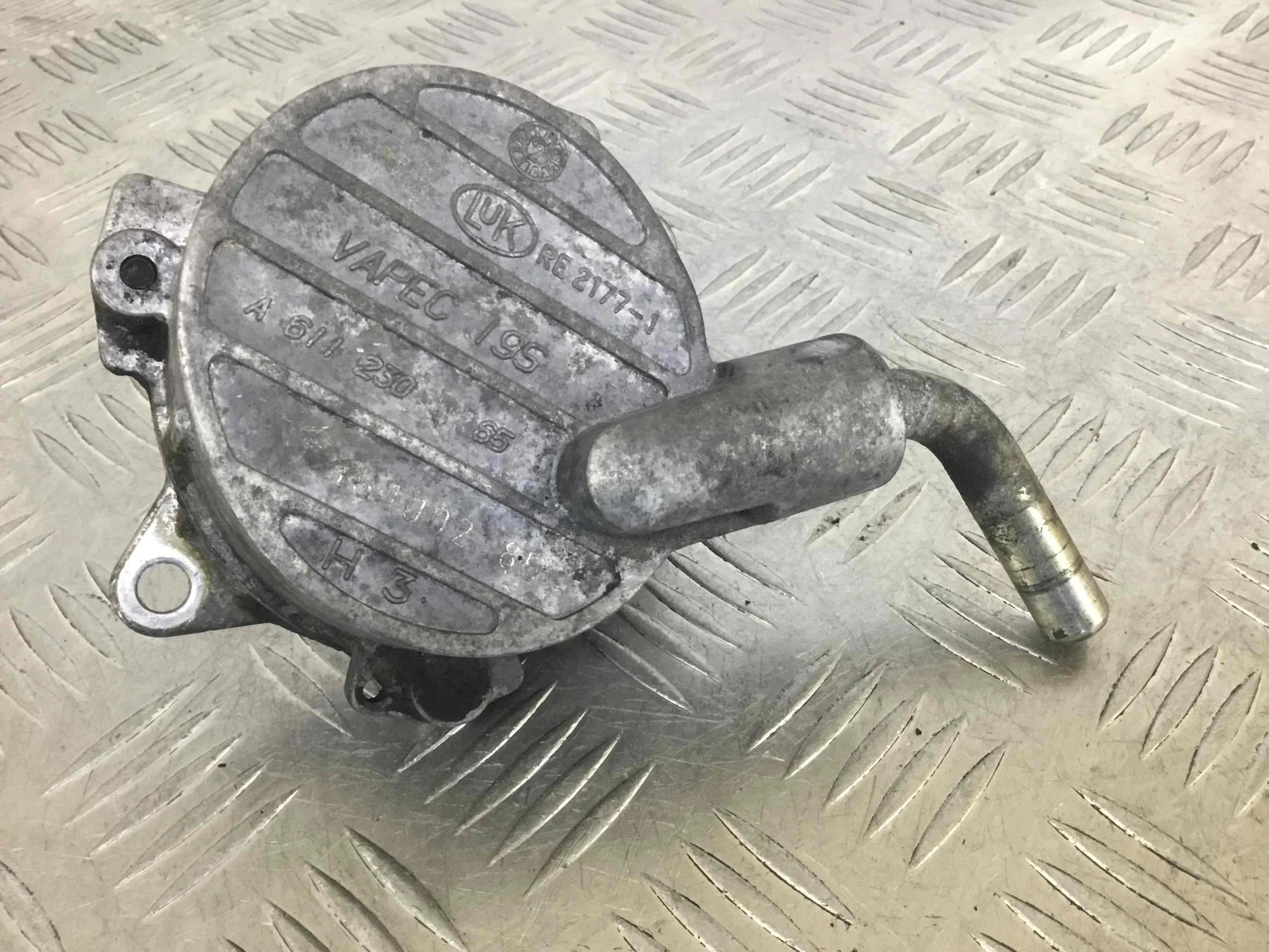 Насос вакуумный Mercedes E-klasse E-klasse (W211) 2002 - 2009 дизель 2.2 CDI Автомат Седан