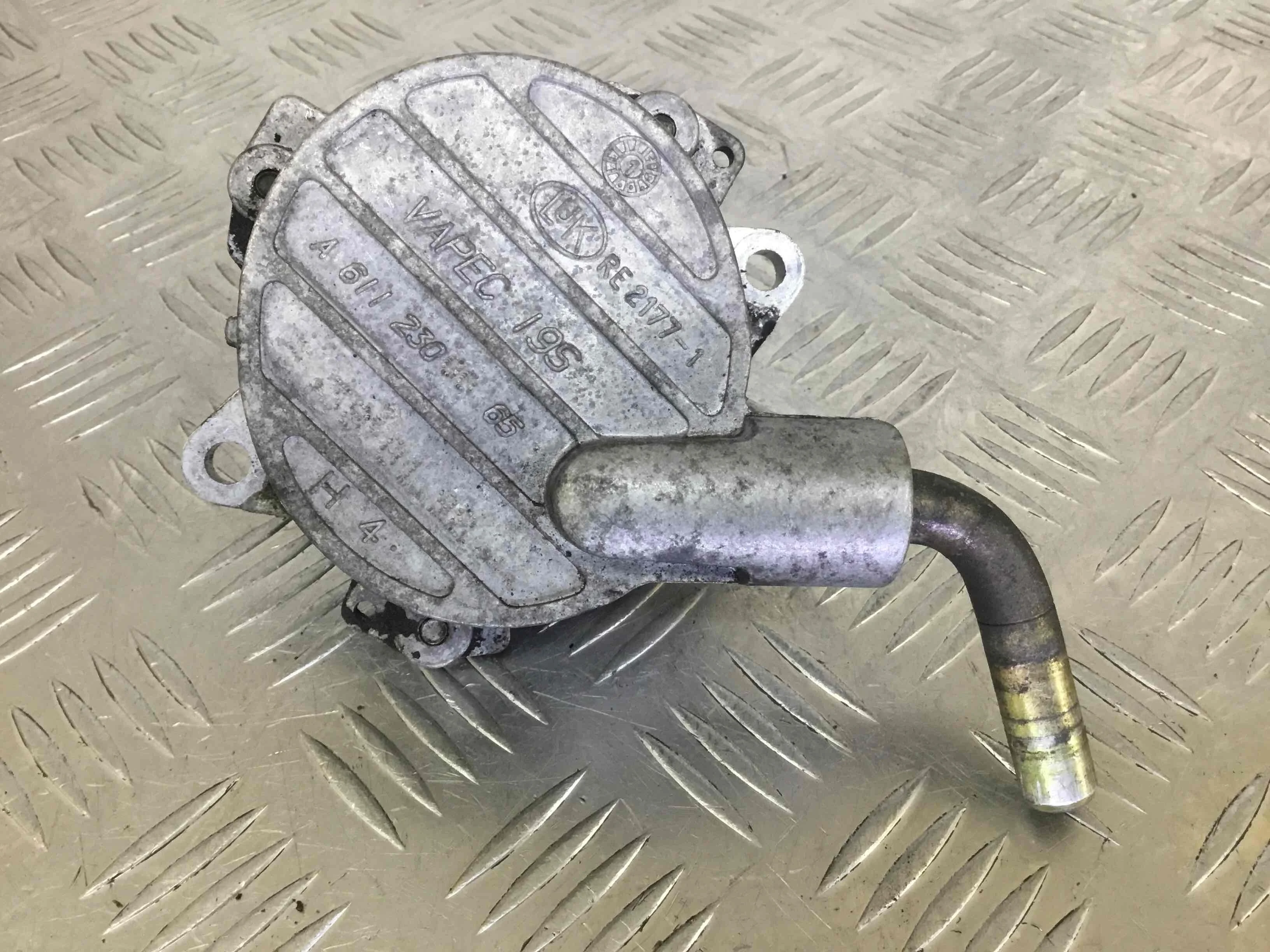 Насос вакуумный Mercedes E-klasse E-klasse (W210) 1995 - 2003 дизель 2.2 CDI Автомат Седан