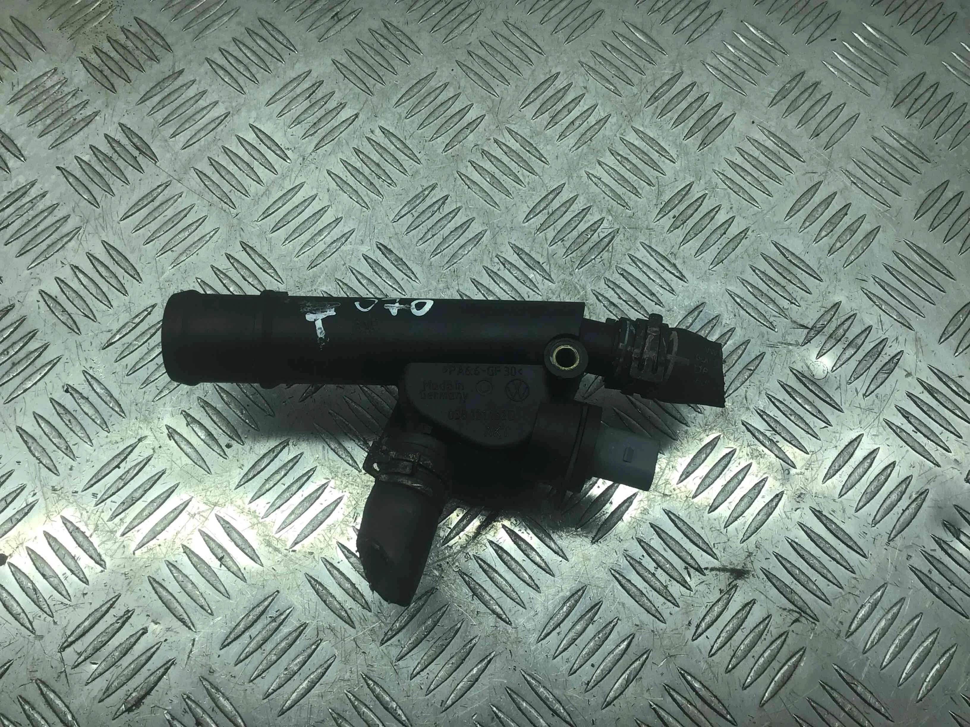 Фланец (тройник) системы охлаждения Audi A3 8L [рестайлинг] (2000-2003) дизель 1.9 TDI Механика Х/б