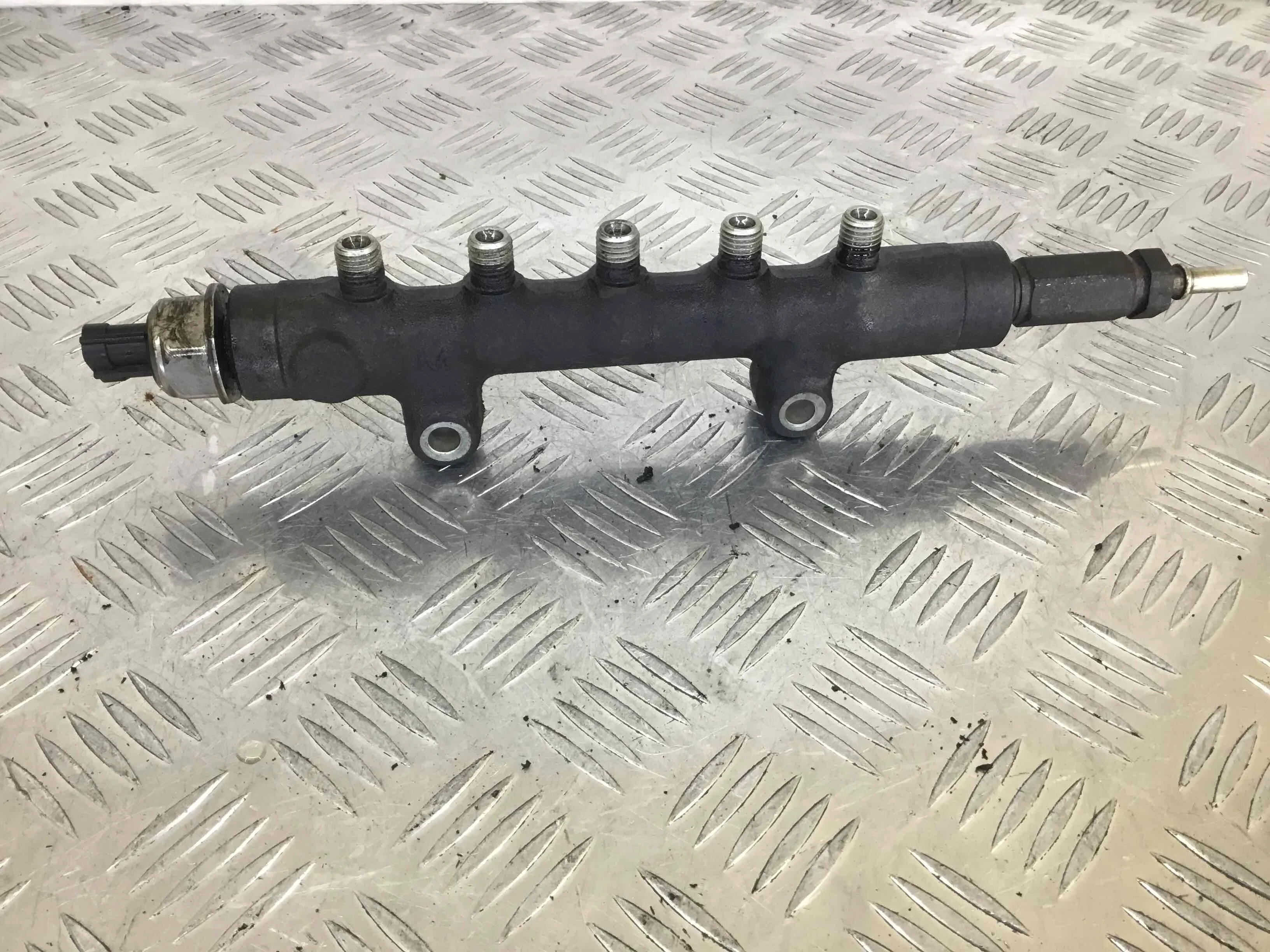 Топливная рампа Ford Transit 3 поколение [рестайлинг] (2006-2013) дизель 2.2 TDCi Механика Микроавтобус