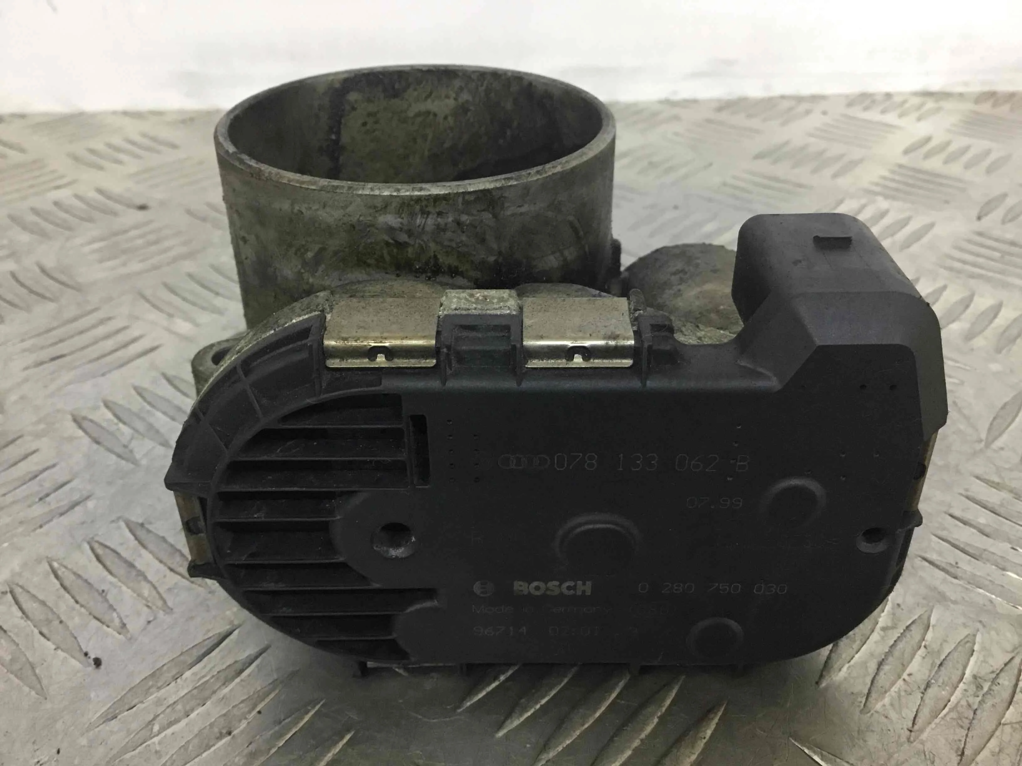 Заслонка дроссельная Audi A8 A8 D2 (4D2 1994 - 2002 бензин 2.8 i Автомат Седан