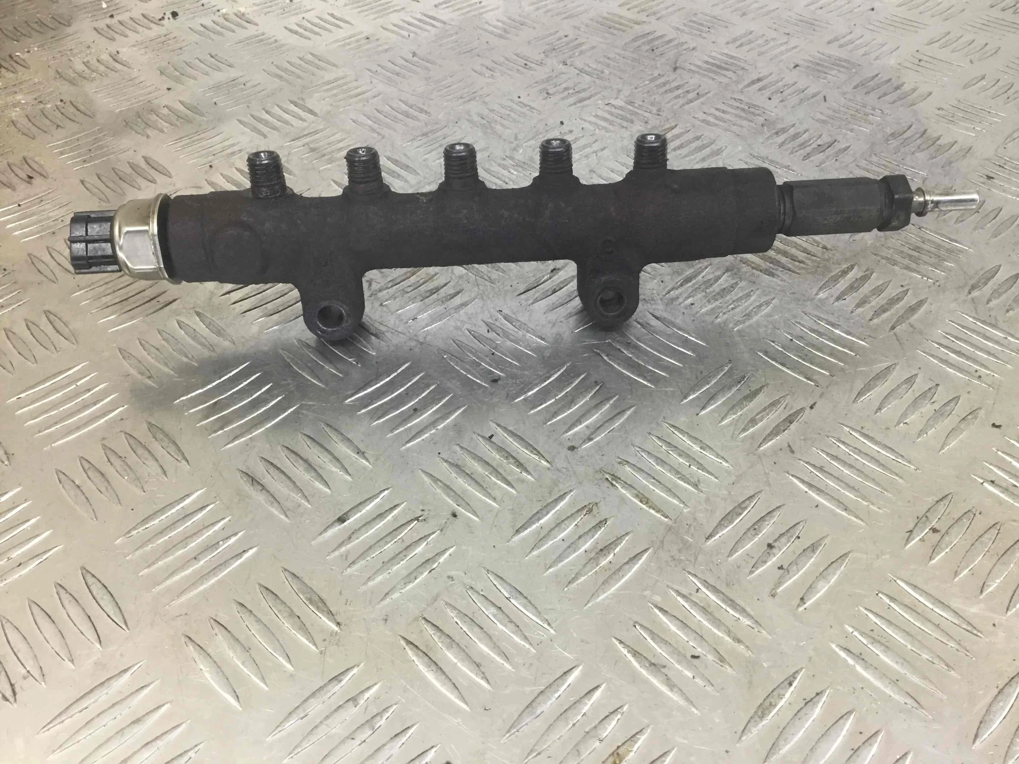 Топливная рампа Ford Transit 3 поколение [рестайлинг] (2006-2013) дизель 2.2 TDCi Механика Микроавтобус