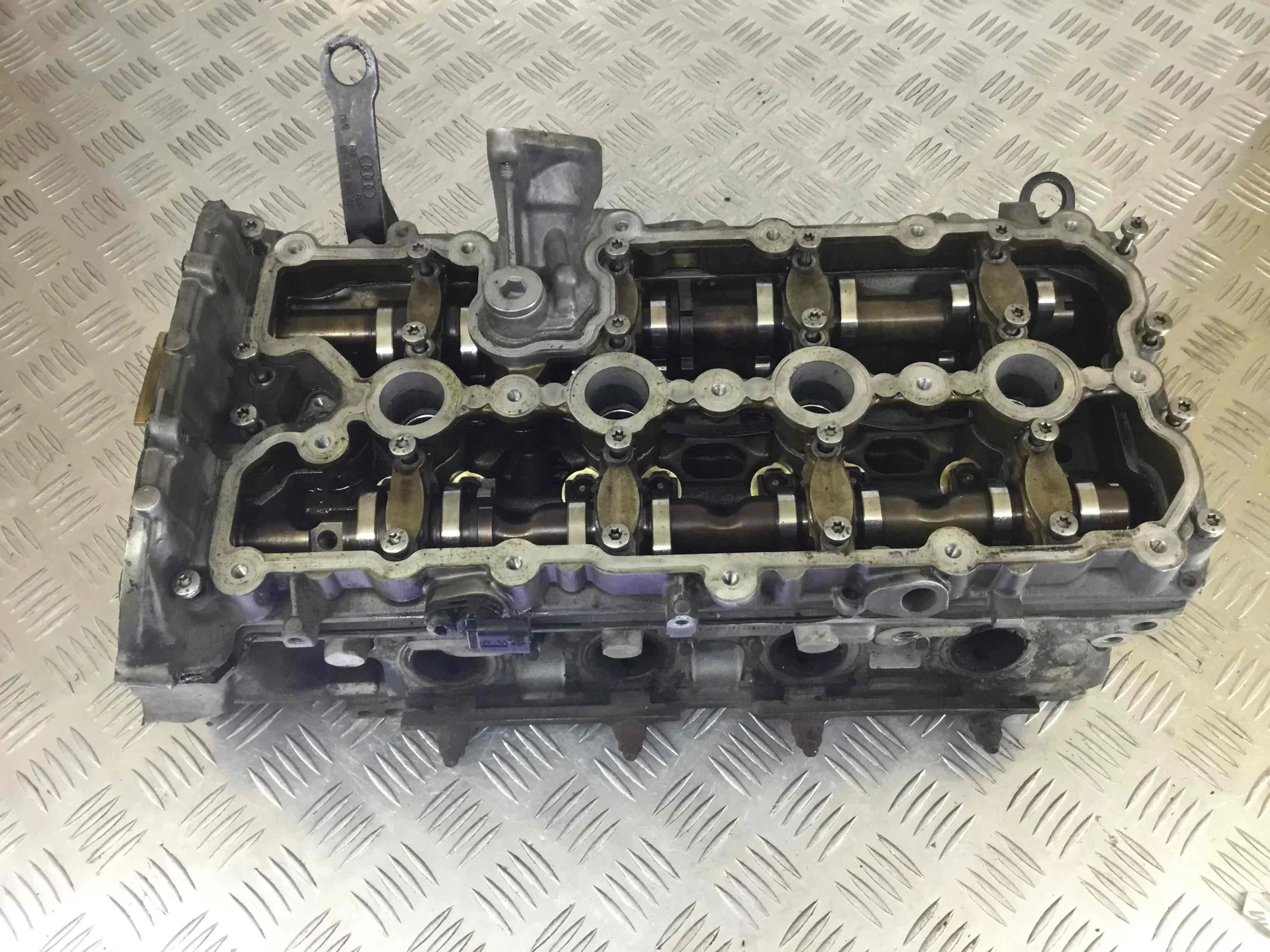 Головка блока цилиндров Audi A8 A8 D4 (4H2) 2009 - 2018 бензин 4.2 FSI Автомат Седан