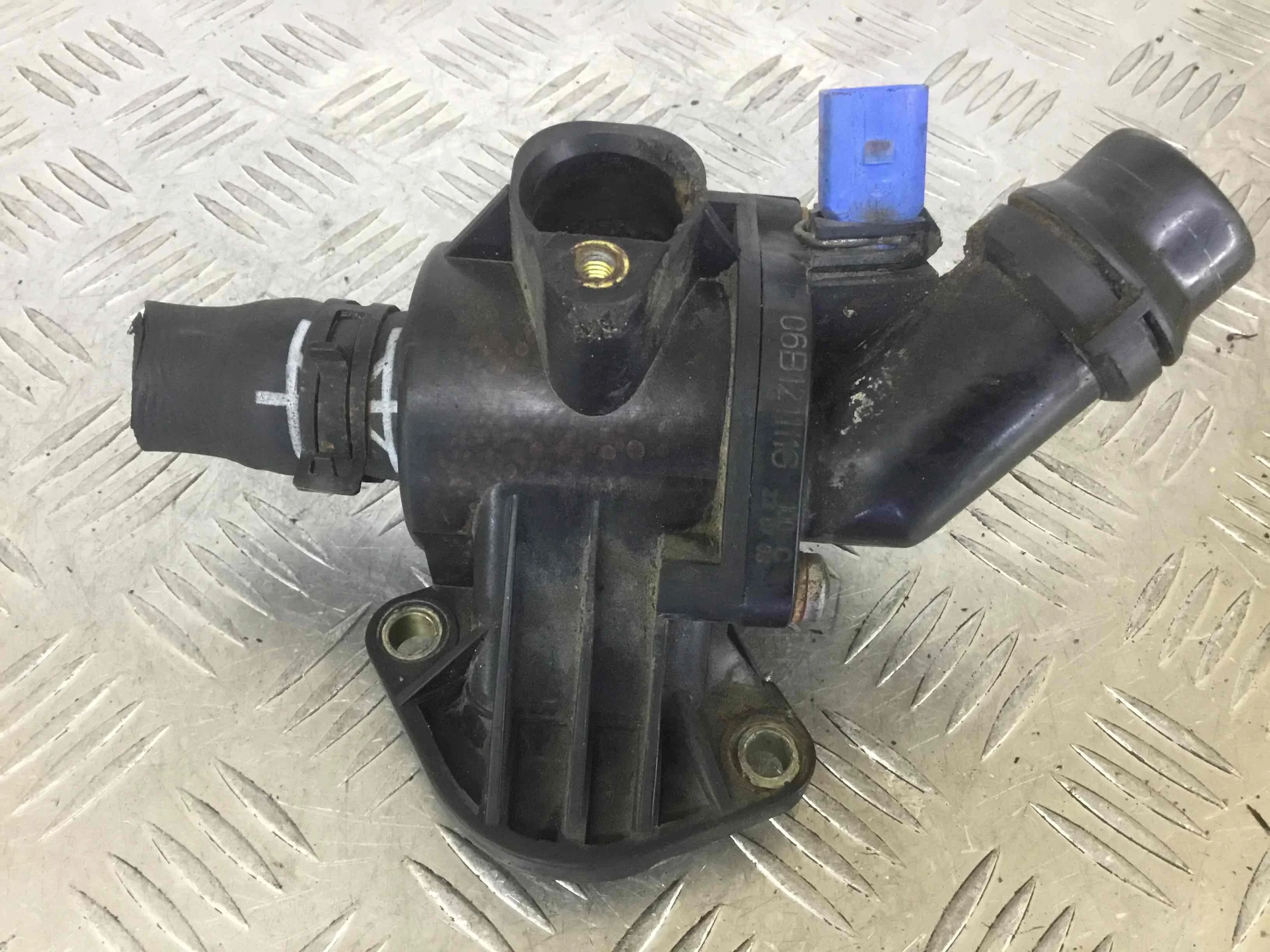 Термостат Volkswagen Passat B5+ [рестайлинг] (2000-2005) бензин 2.0 i Механика Седан