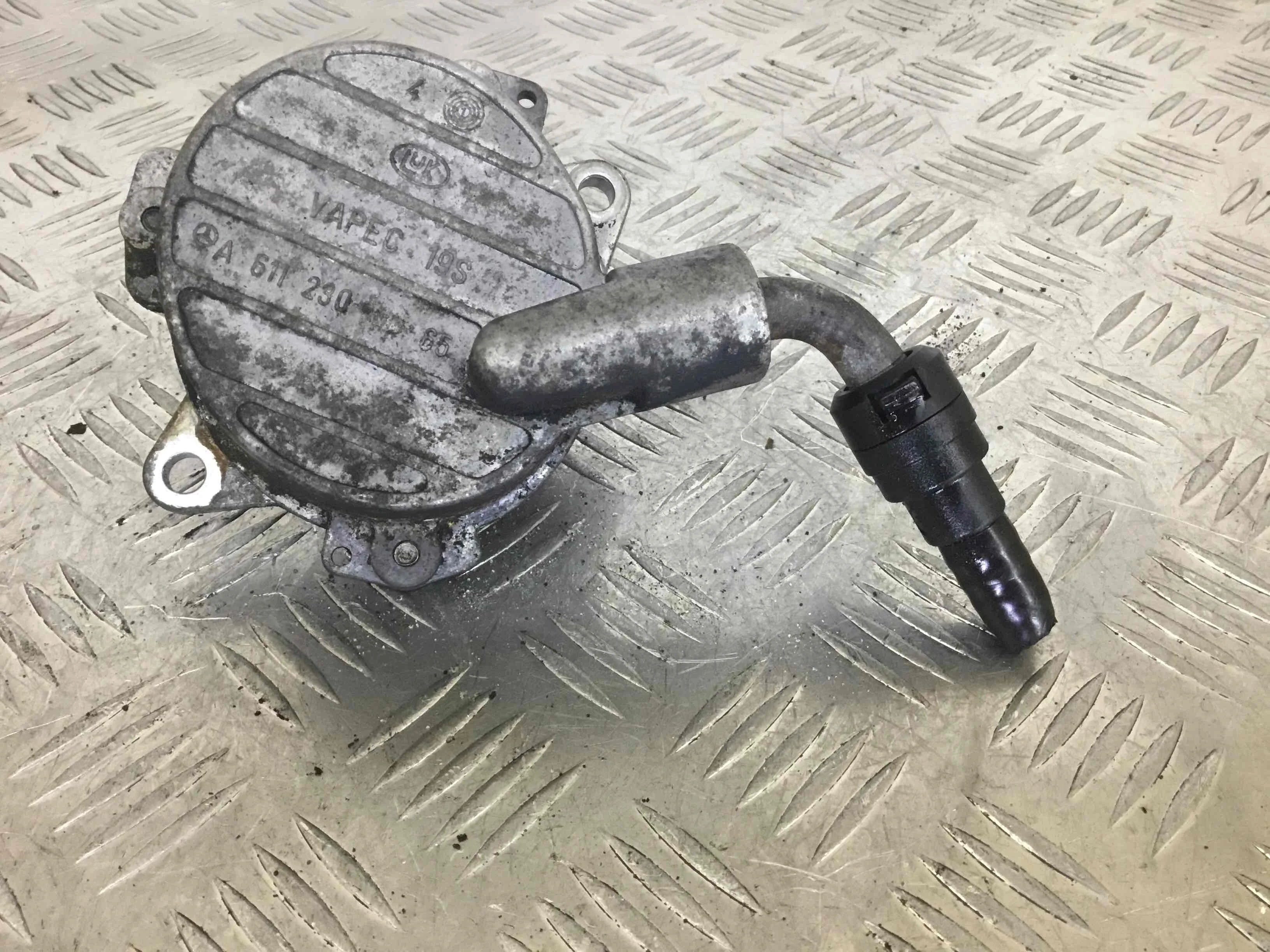 Насос вакуумный Mercedes E-klasse E-klasse (W211) 2002 - 2009 дизель 2.2 CDI Автомат Седан