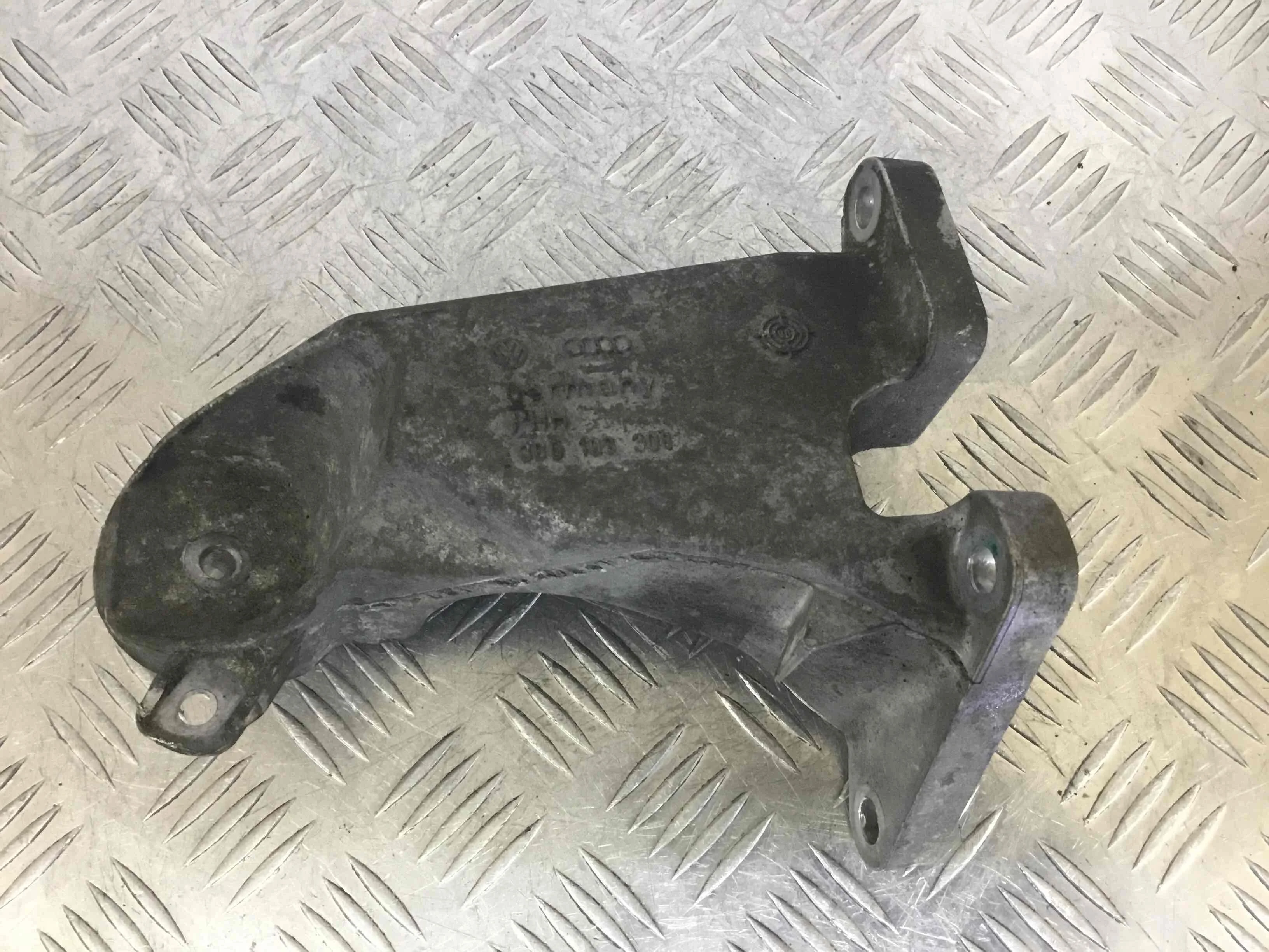 Кронштейн Volkswagen Passat B5 (1996-2000) бензин 2.3 i Механика Седан