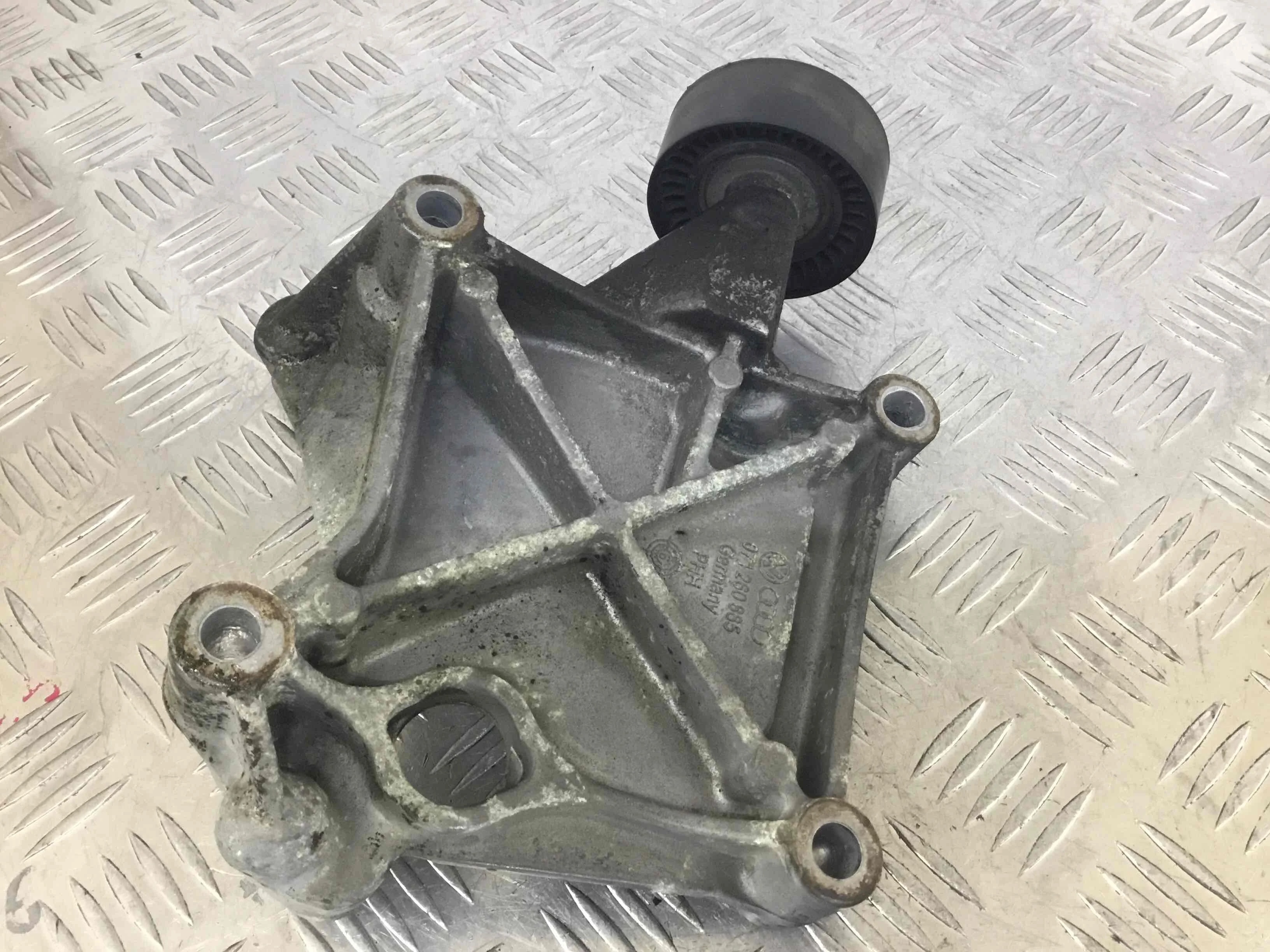 Кронштейн Volkswagen Passat B5 (1996-2000) бензин 2.3 i Механика Седан