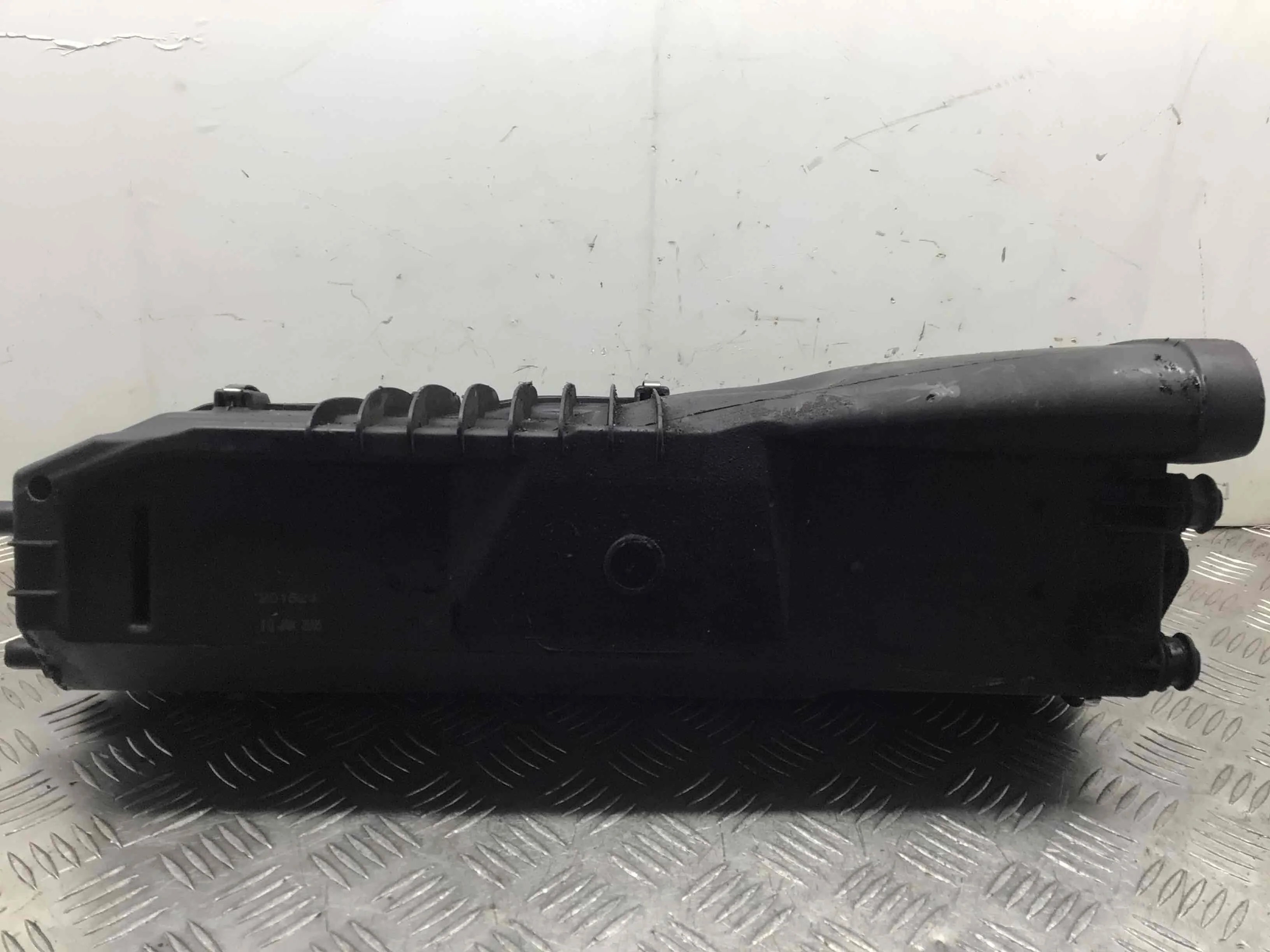 Корпус воздушного фильтра Mercedes ML W163 [рестайлинг] (2001-2005) дизель 2.7 CDI Автомат