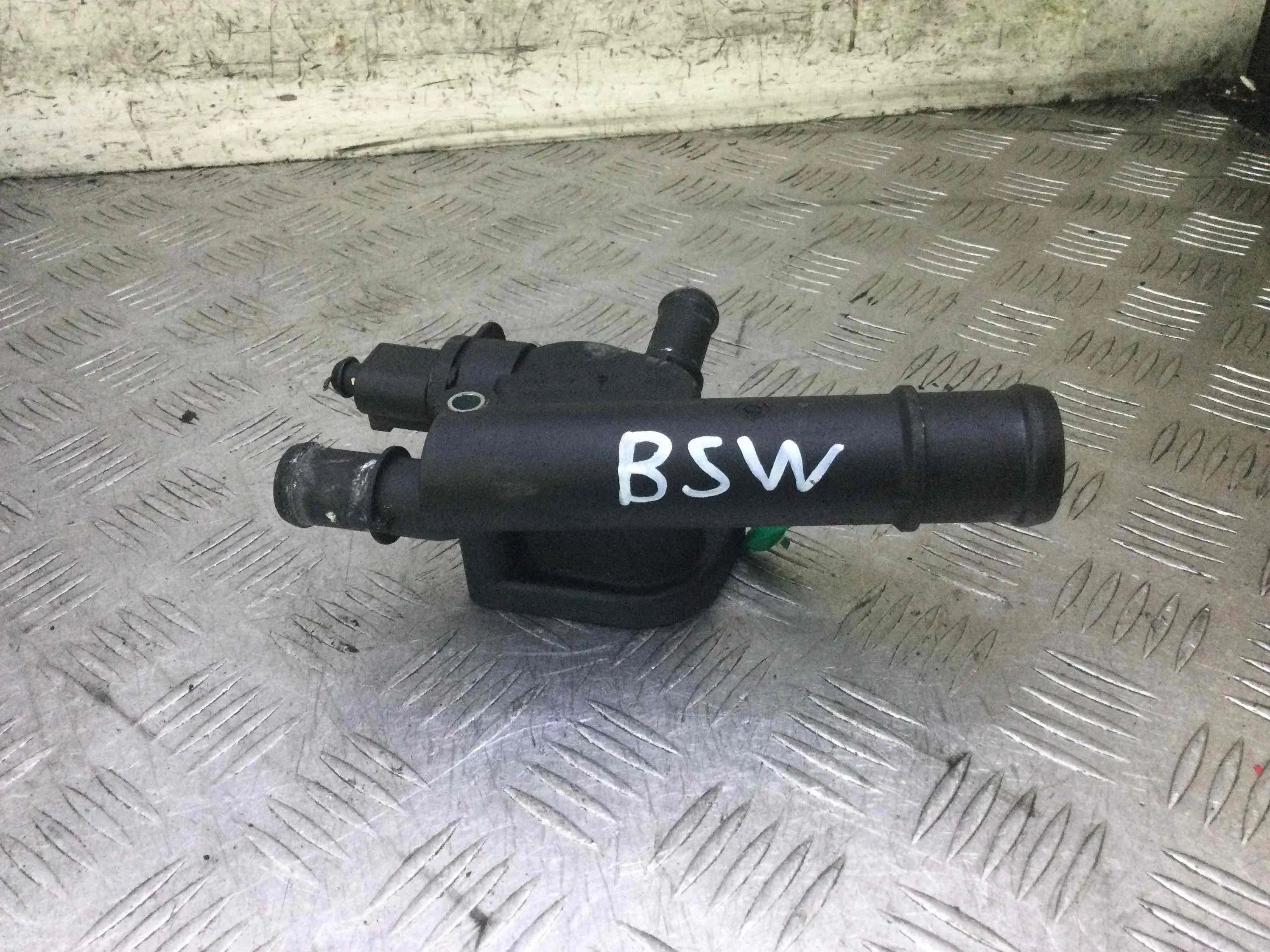 Фланец (тройник) системы охлаждения Skoda Fabia 2 поколение (2007-2010) дизель 1.9 TDI Механика Х/б