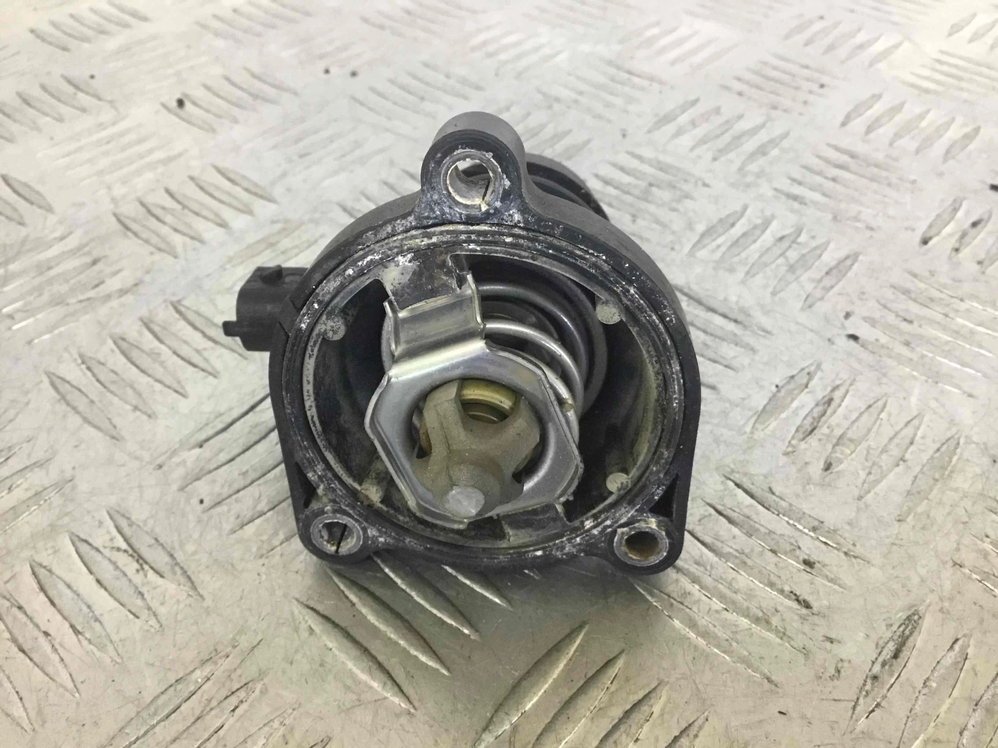 Корпус термостата Opel Corsa D (2006-2011) бензин 1.2 i Механика Х/б