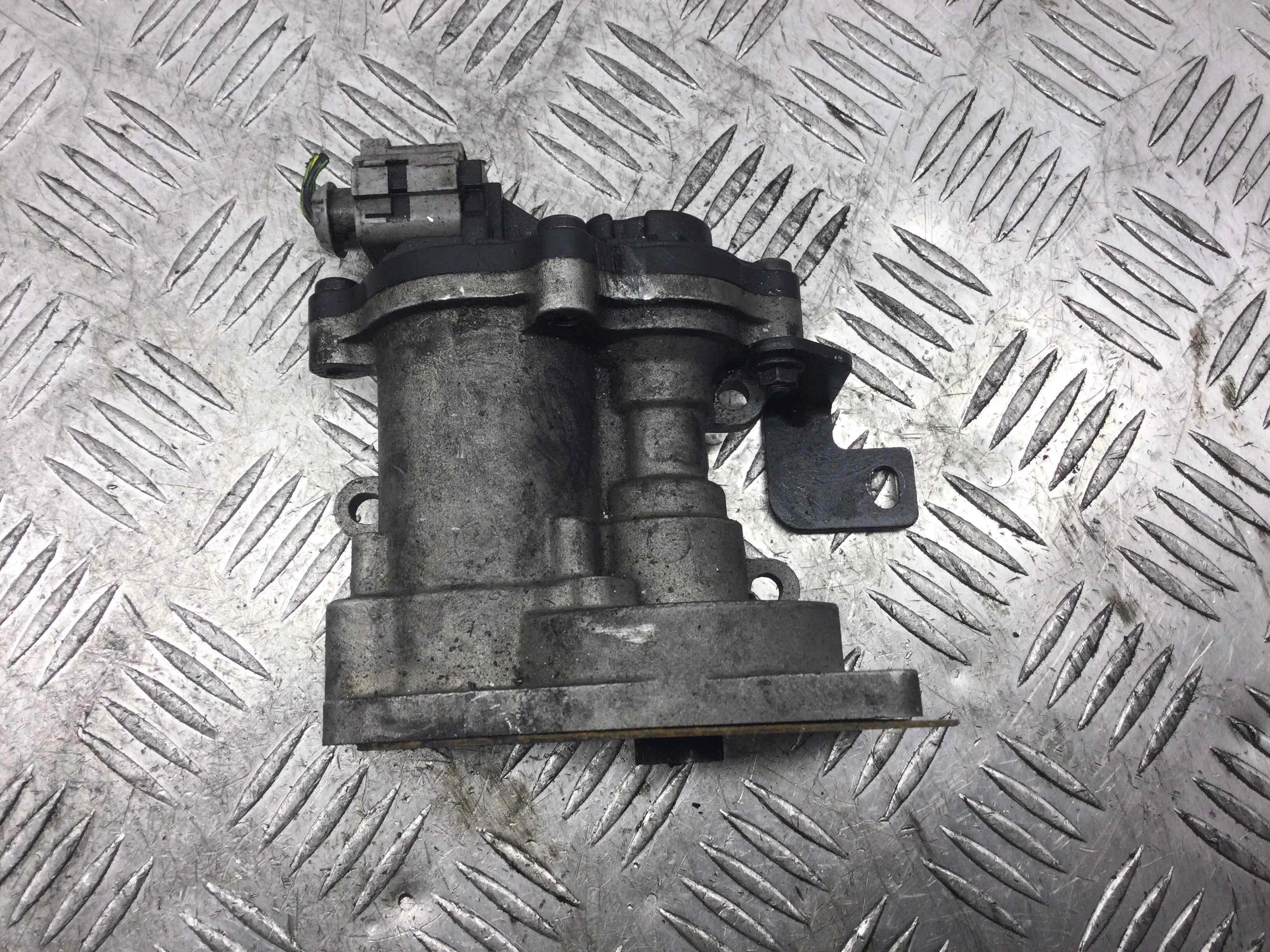 Клапан EGR Ford Focus 1 поколение [рестайлинг] (2001-2005) дизель 1.8 TDCi Механика Х/б