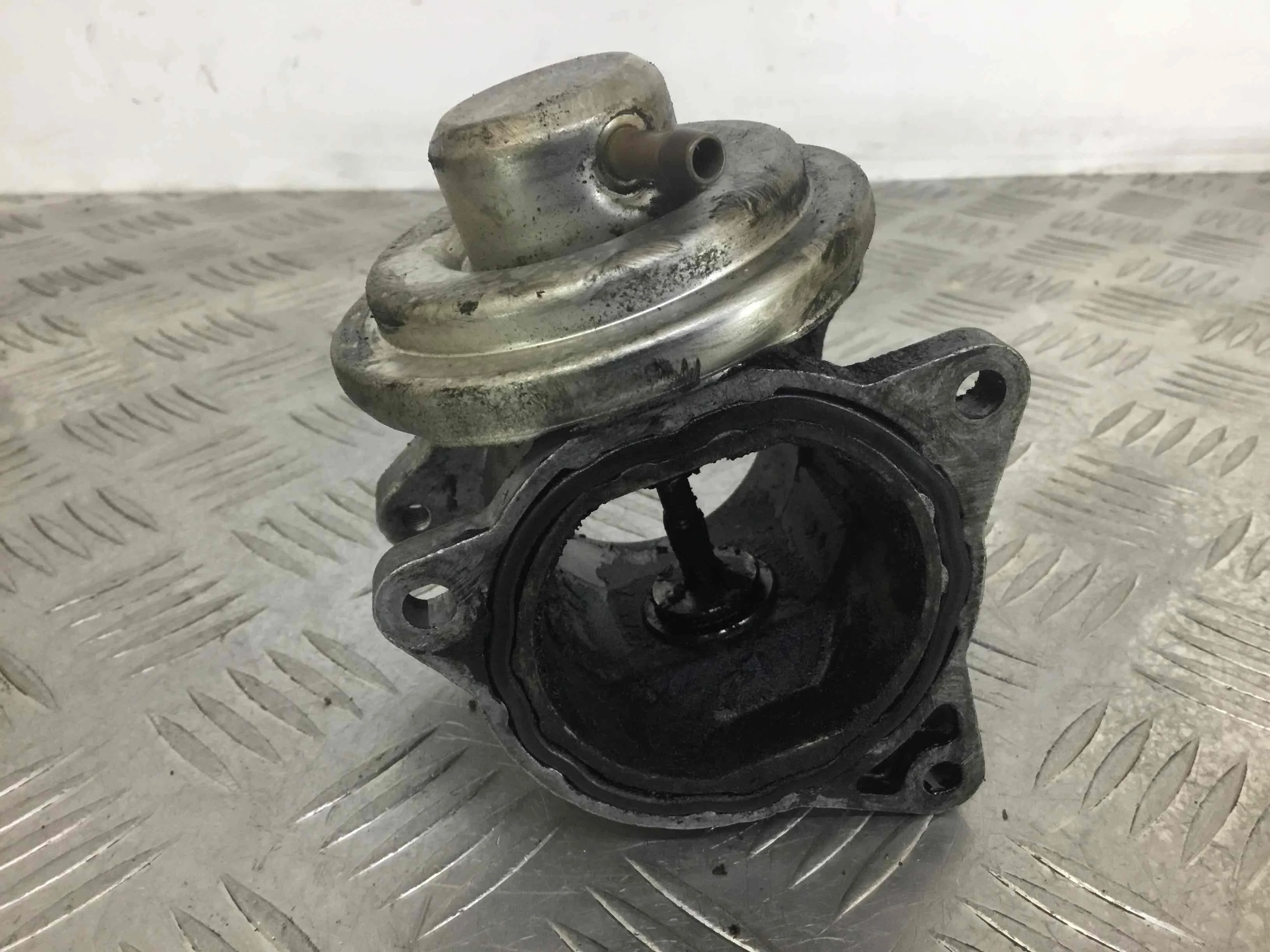 Клапан EGR Volkswagen Touran 1 поколение [рестайлинг] (2006-2010) дизель 2.0 TDI Механика Фургон