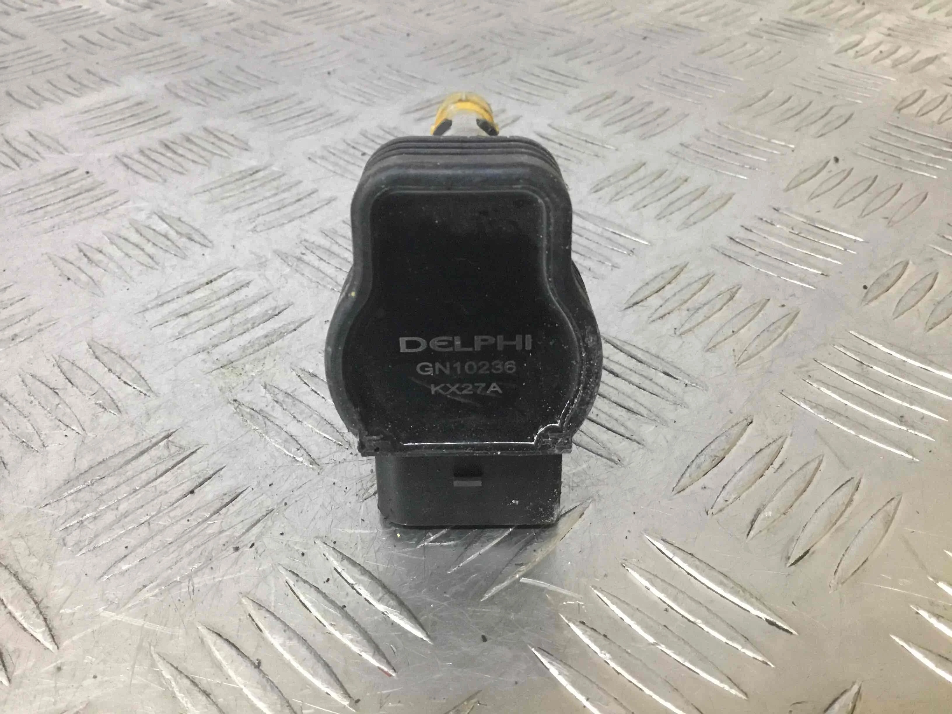 Катушка зажигания Volkswagen Passat B5+ [рестайлинг] (2000-2005) бензин 2.0 i Механика Седан