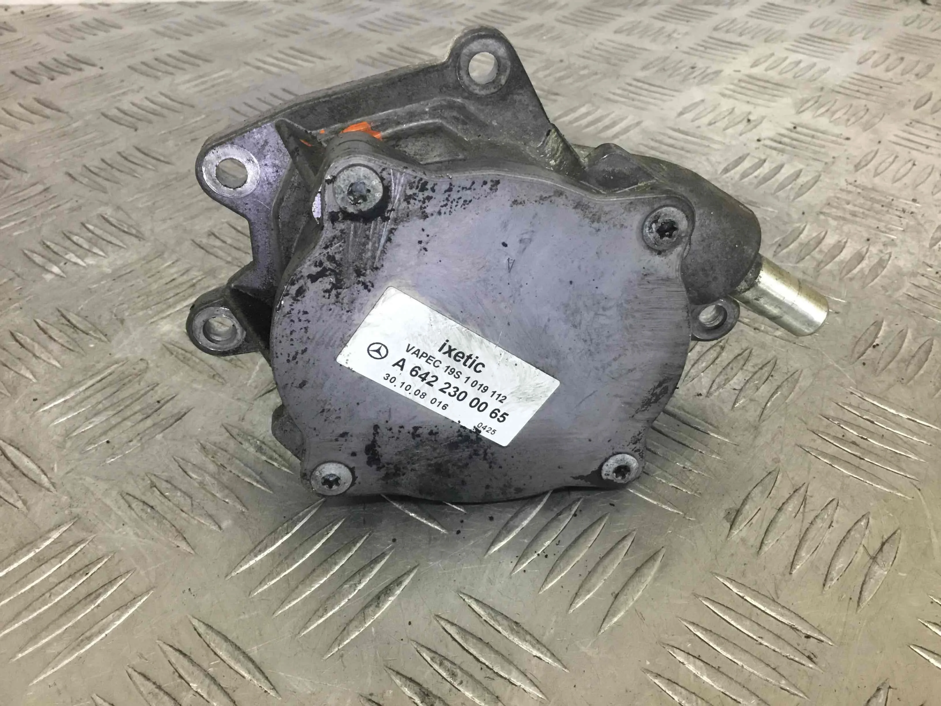 Насос вакуумный Mercedes C-klasse W204/S204 (2007-2012) дизель 3.0 CDI Механика Седан