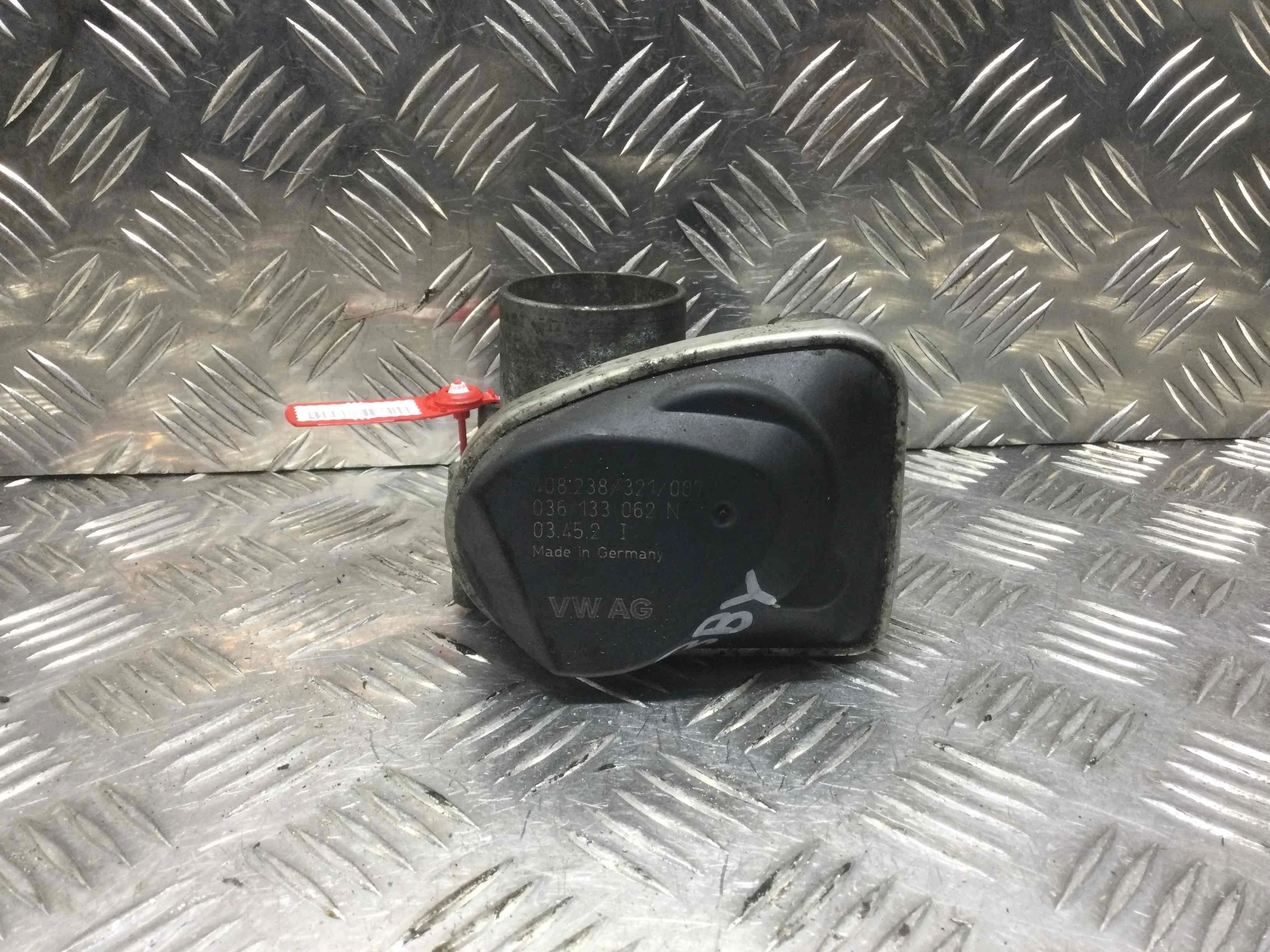 Заслонка дроссельная Volkswagen Polo 4 поколение (2001-2005) бензин 1.4 i Механика Х/б