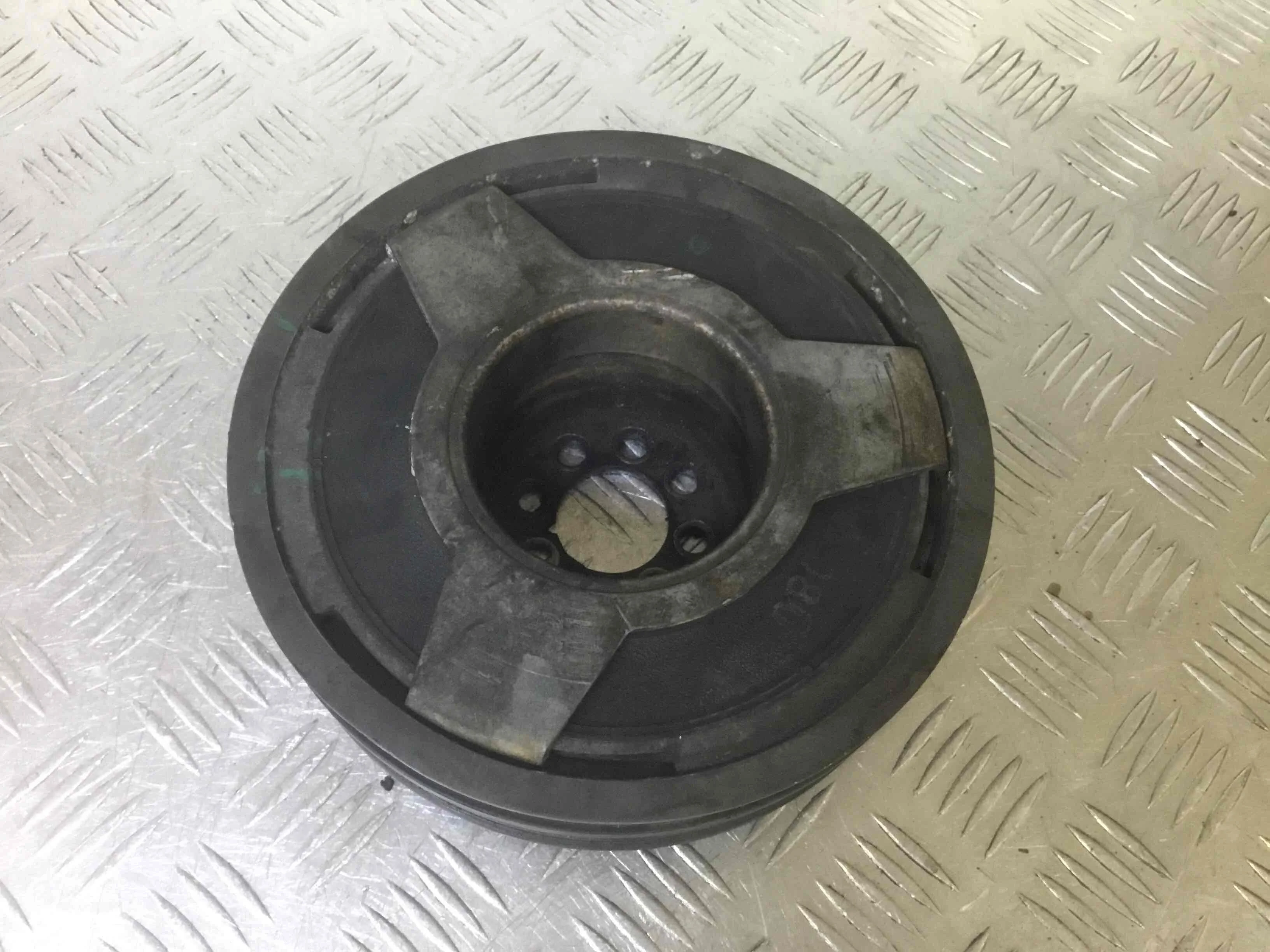 Шкив коленвала Audi A4 B7 (2004-2008) дизель 2.5 TDI Механика Универсал