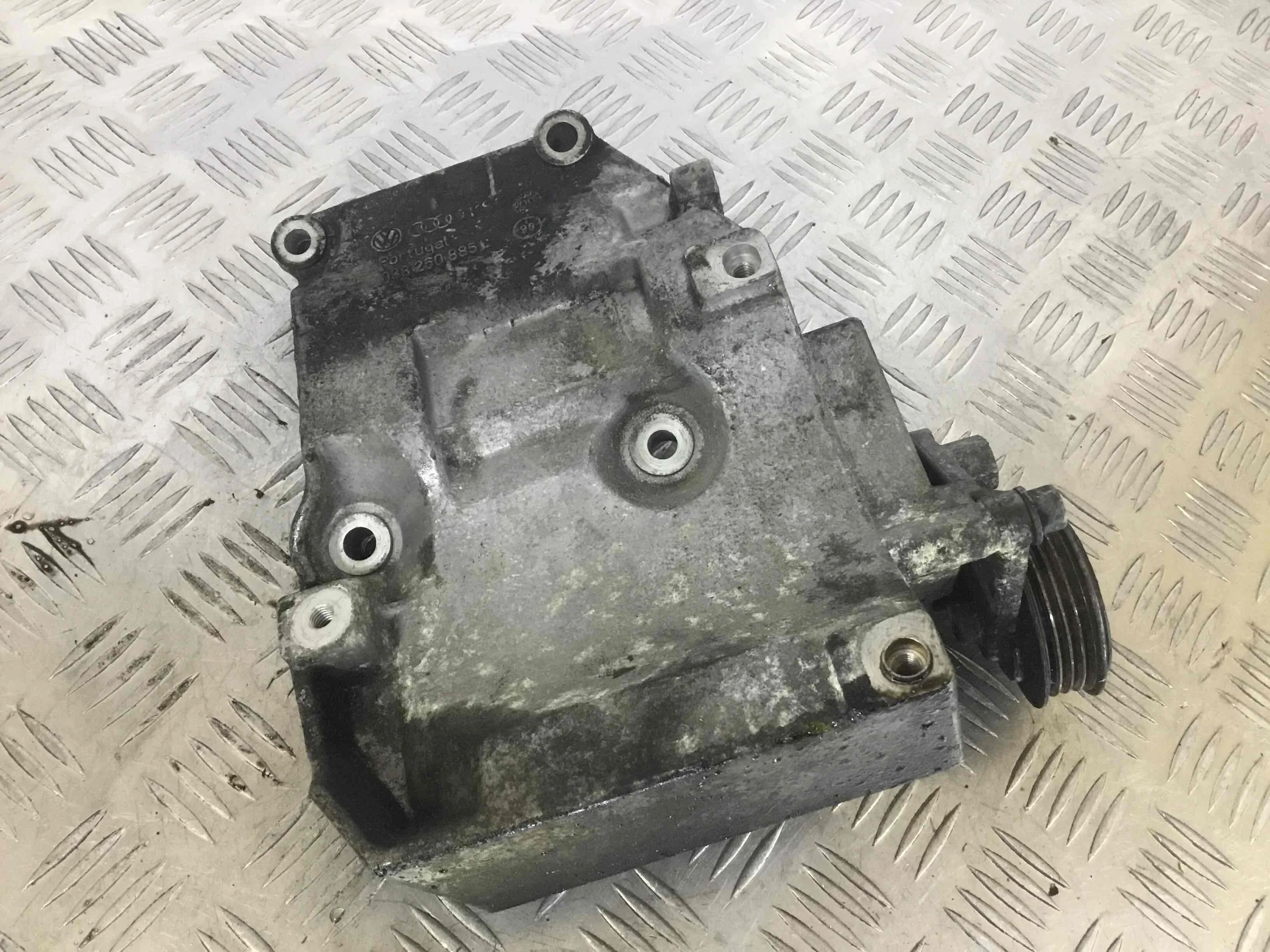 Кронштейн компрессора кондиционера Volkswagen Golf 4 поколение (1997-2004) дизель 1.9 TDI Механика Х/б