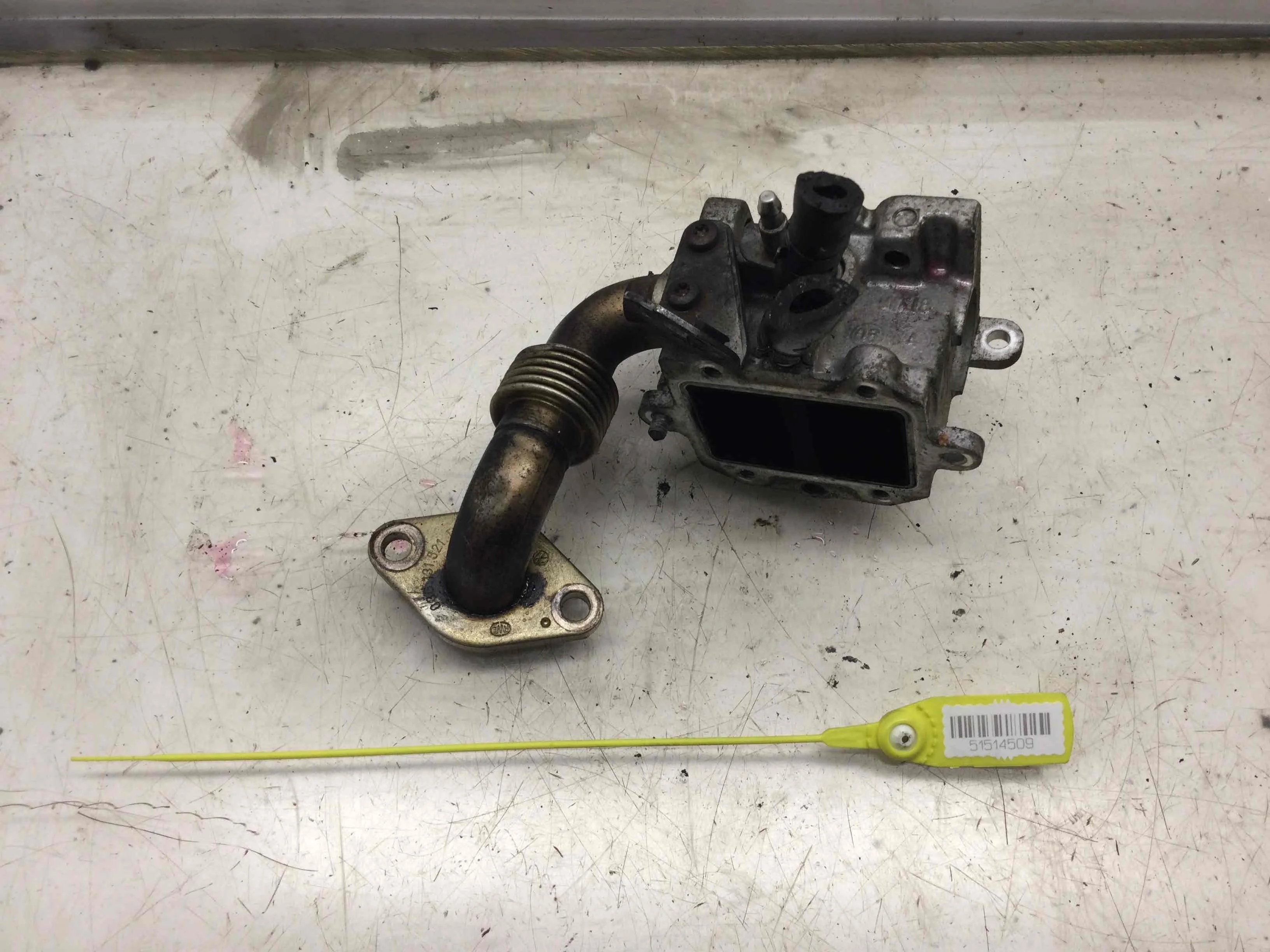 Клапан EGR Volkswagen Passat B6 (2005-2010) дизель 2.0 TDI Механика Седан