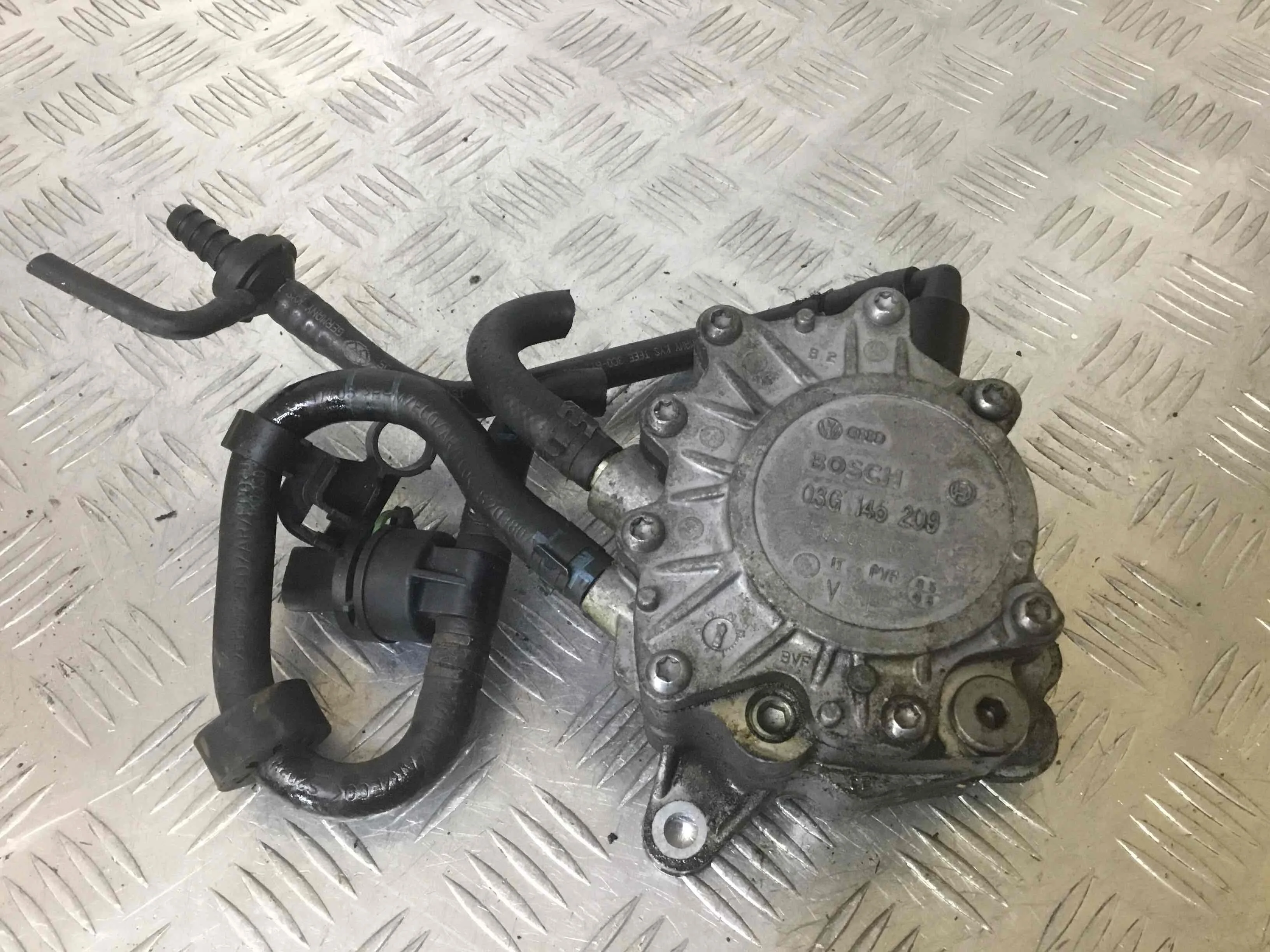 Насос вакуумный Volkswagen Passat B6 (2005-2010) дизель 2.0 TDI Механика Седан