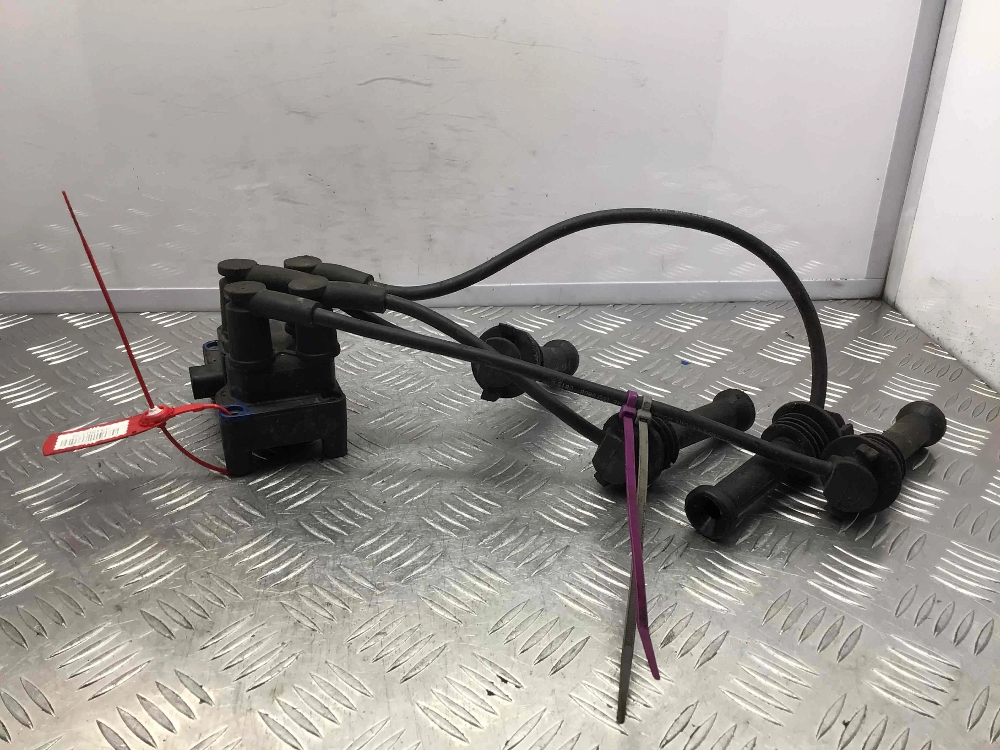 Катушка зажигания Ford Focus 2 поколение (2005-2008) бензин 1.6 i Механика Х/б