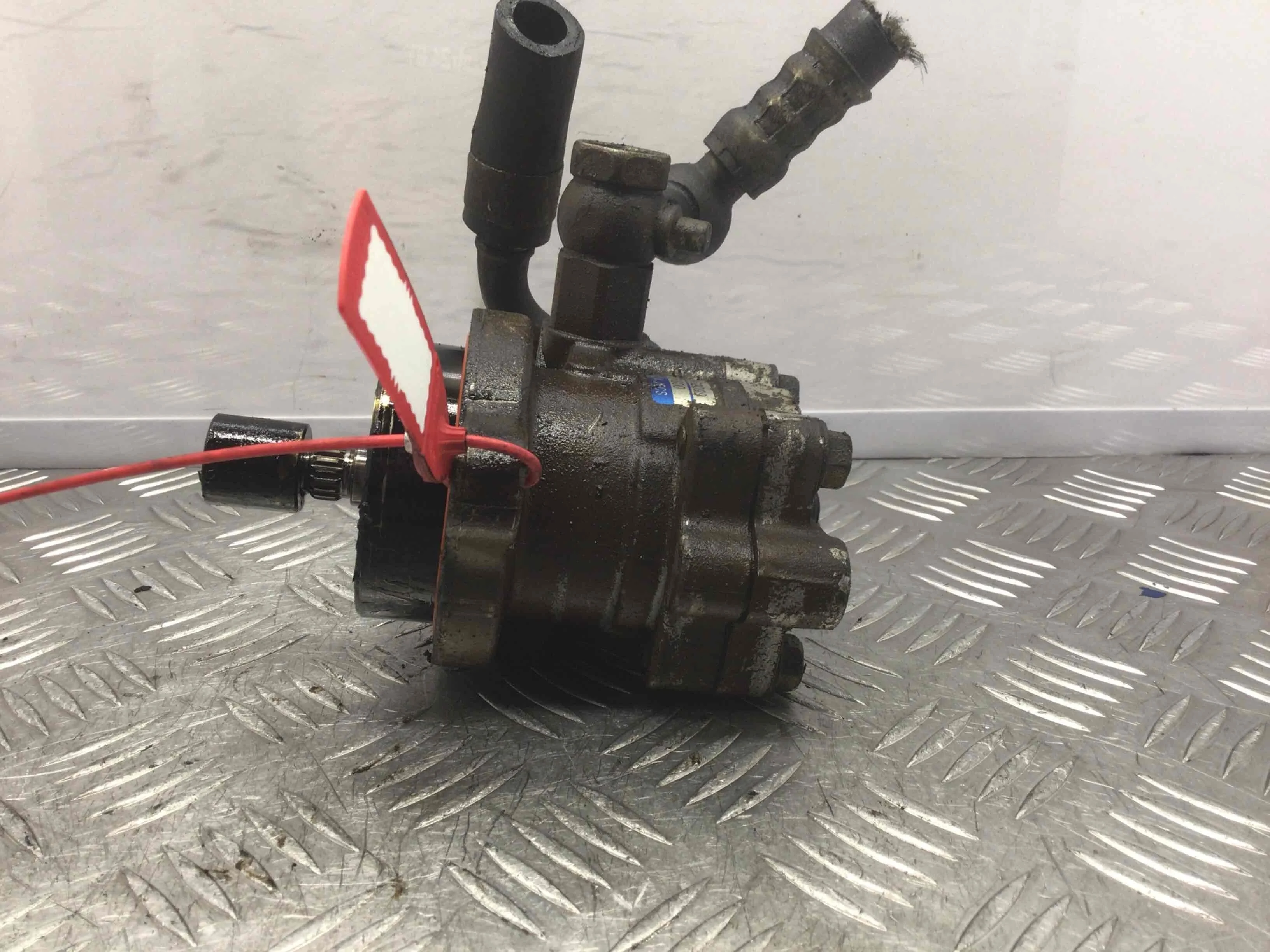 Насос гидроусилителя руля Nissan X-Trail T30 (2001-2004) дизель 2.2 CDI Механика