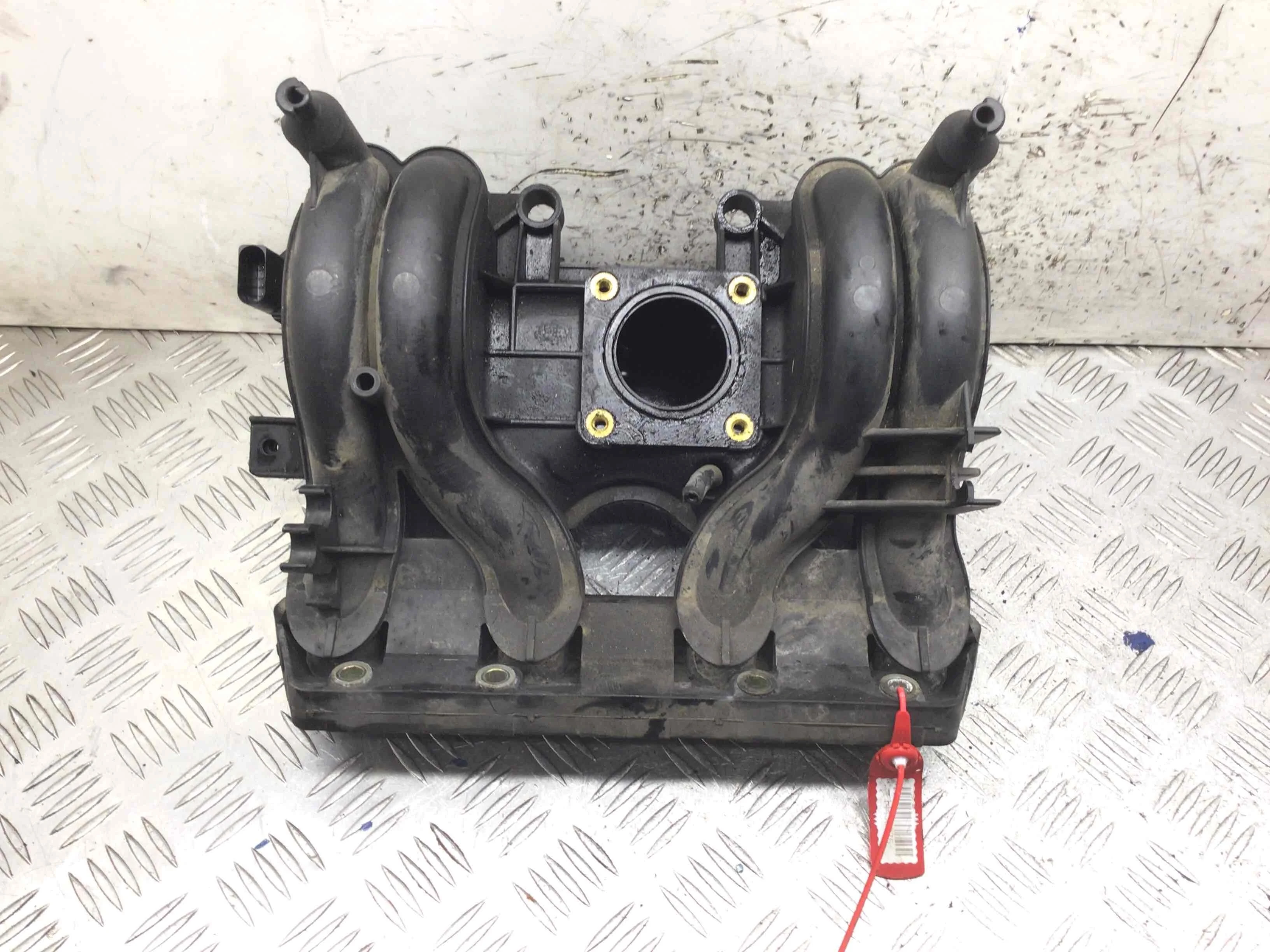 Коллектор впускной Volkswagen Caddy 2 поколение 1995 - 2004 бензин 1.4 i Механика Минивэн