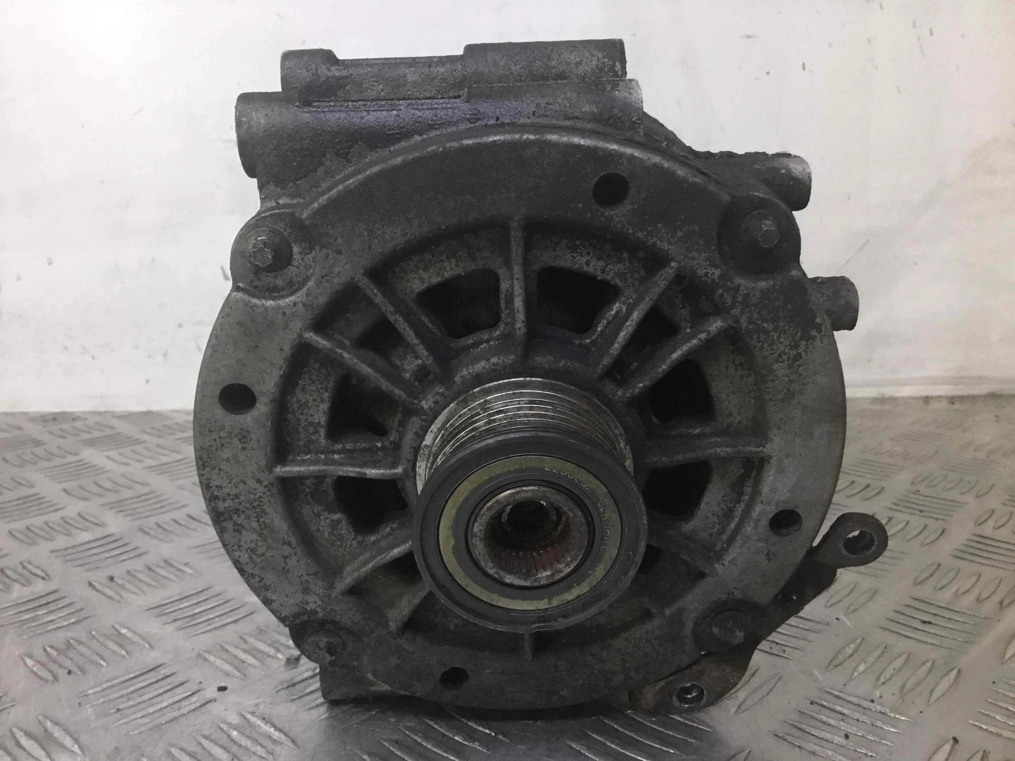 Генератор Mercedes C-klasse W203/S203/CL203 (2000-2004) дизель 2.2 CDI Автомат Седан