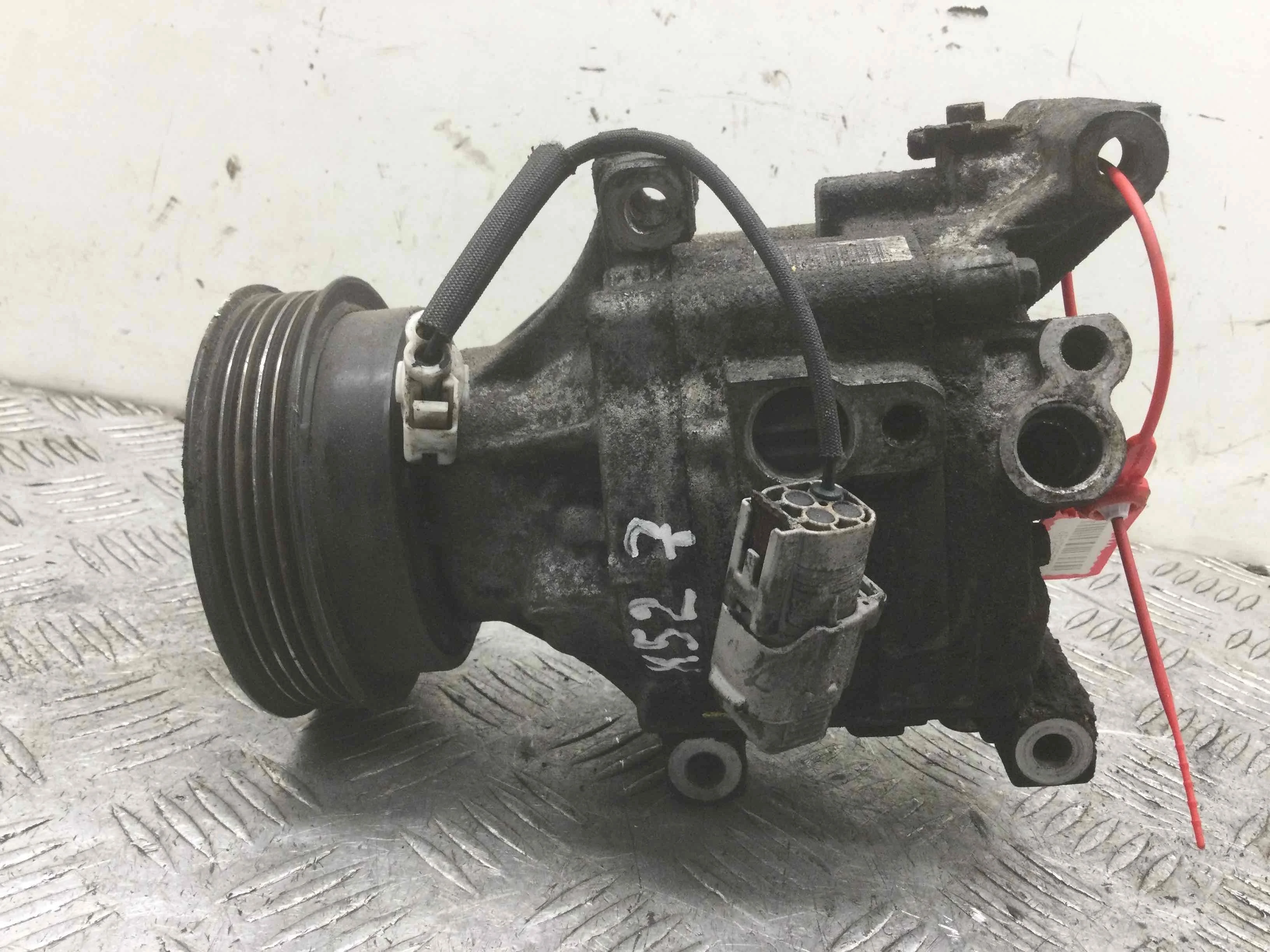 Компрессор кондиционера Toyota Corolla E120/E130 [рестайлинг] (2004-2007) дизель 2.0 D4D Механика Седан