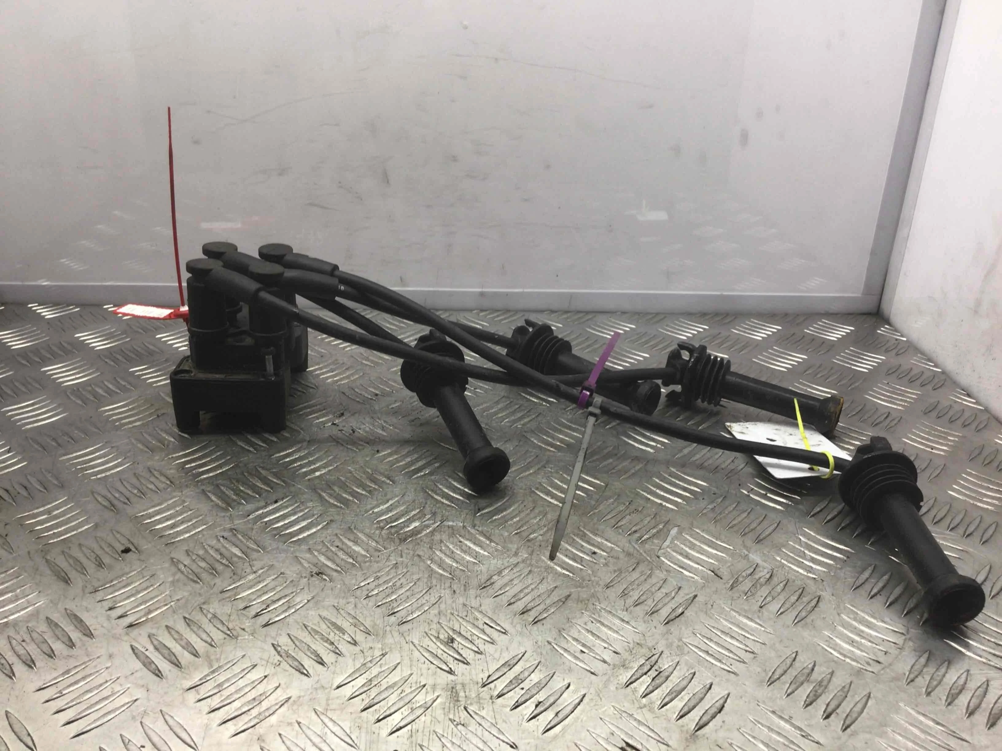 Катушка зажигания Ford Focus 2 поколение (2005-2008) бензин 1.6  Механика Х/б