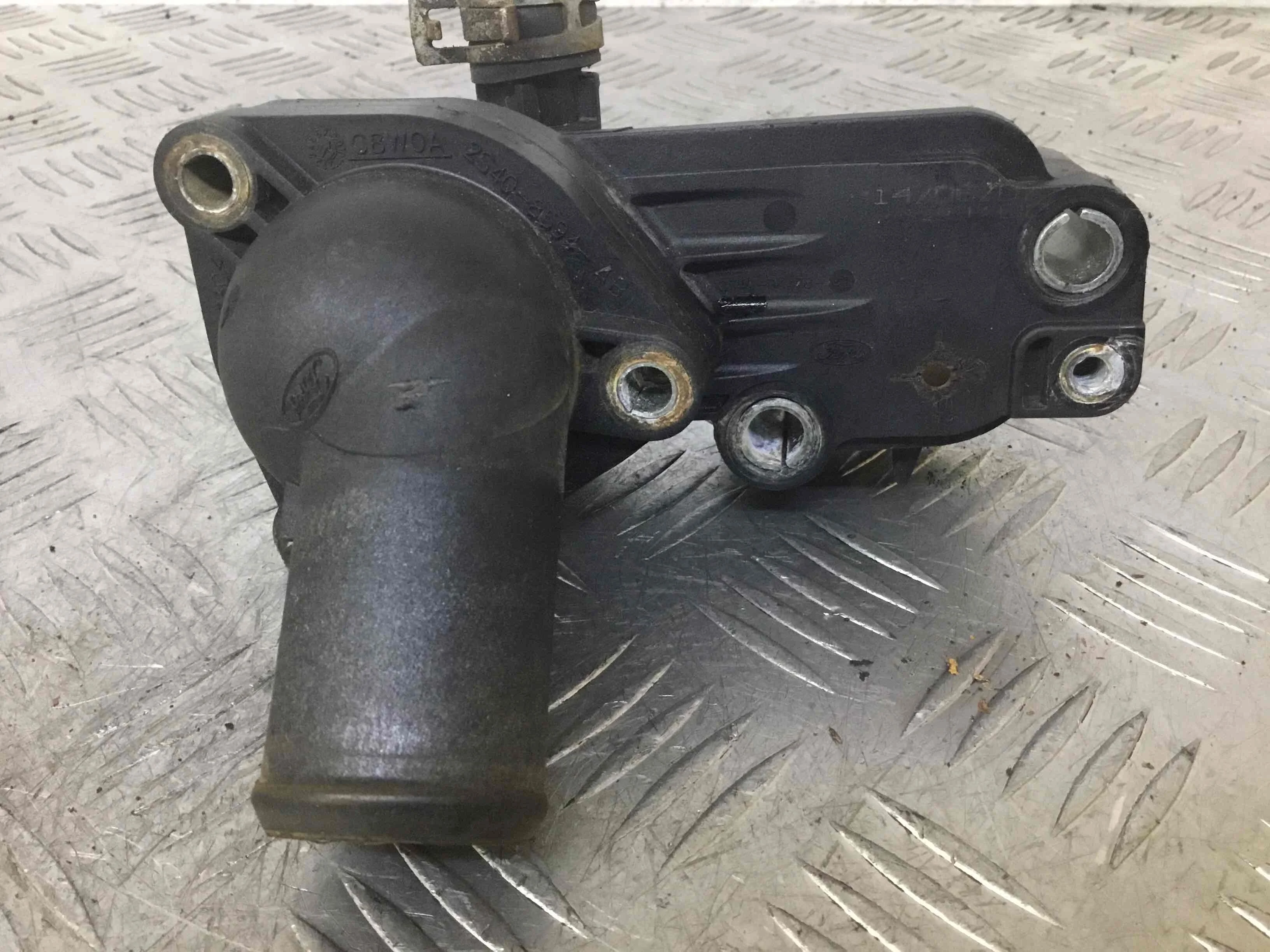 Корпус термостата Ford Transit Connect 1 поколение (2002-2009) дизель 1.8 TDCi Механика Микроавтобус