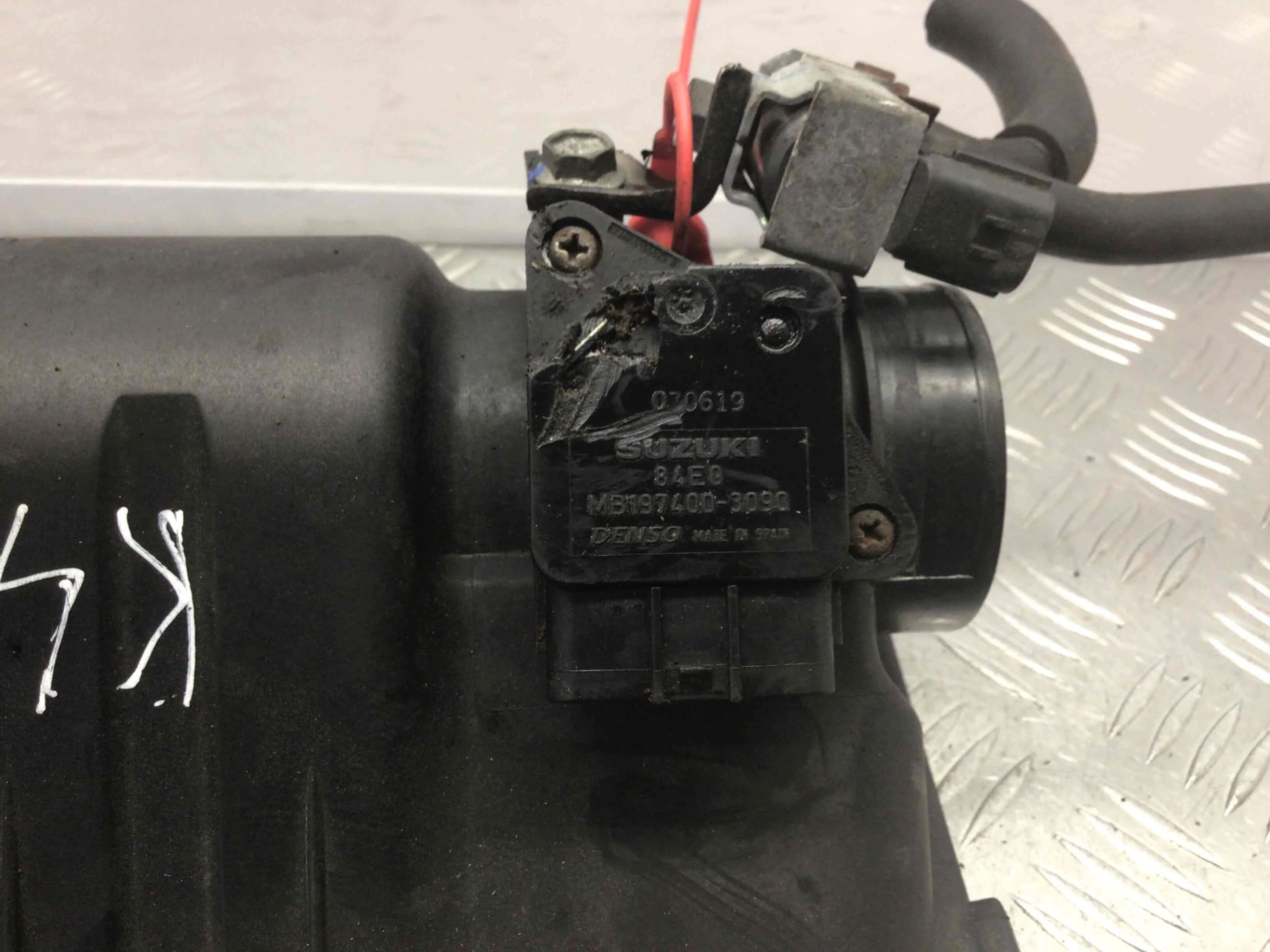 Расходомер воздуха Suzuki Swift 3 поколение (2004-2011) бензин 1.5  Механика Х/б