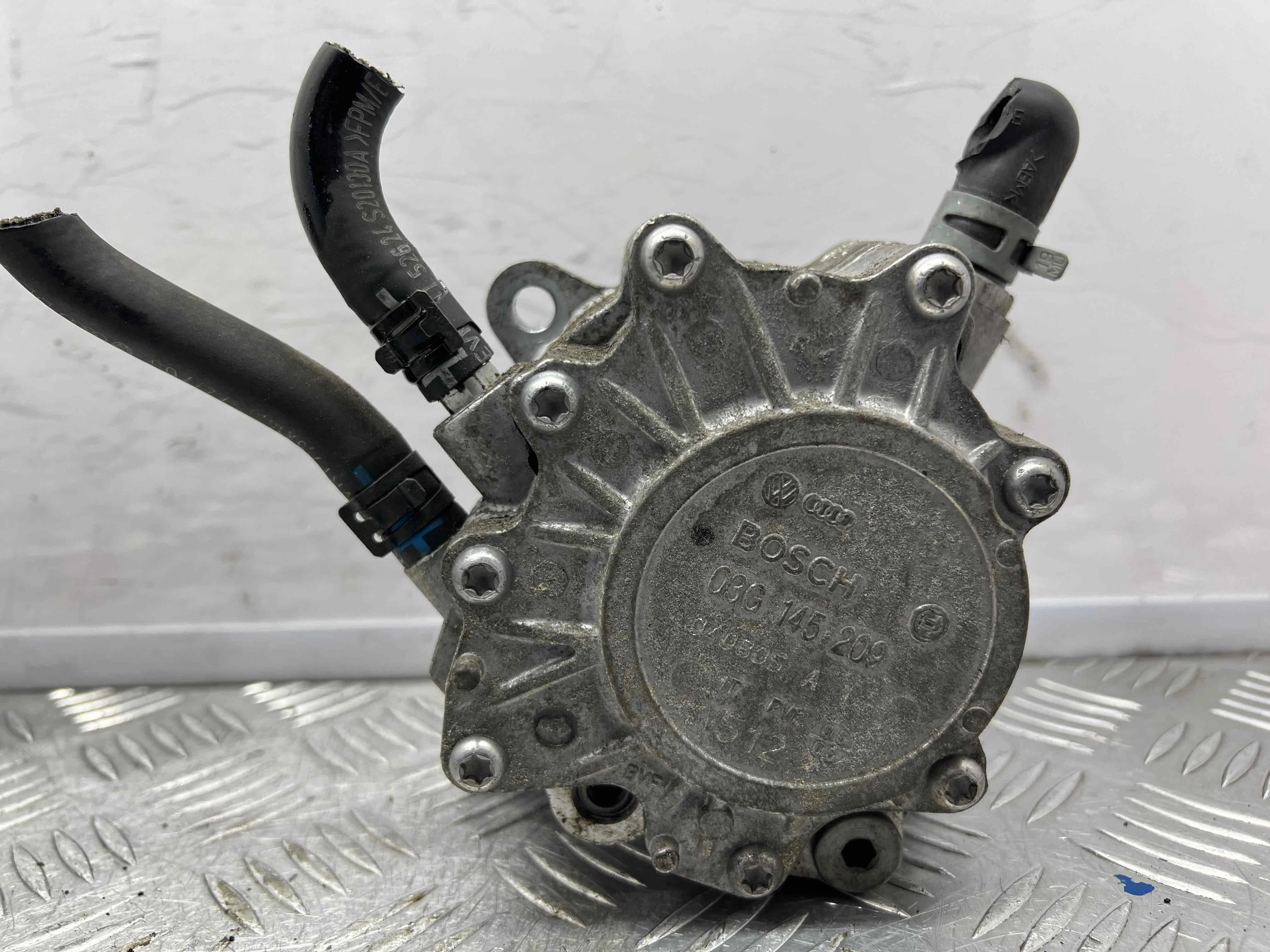 Насос вакуумный Audi A4 B7 (2004-2008) дизель 2.0 DTI Механика Седан