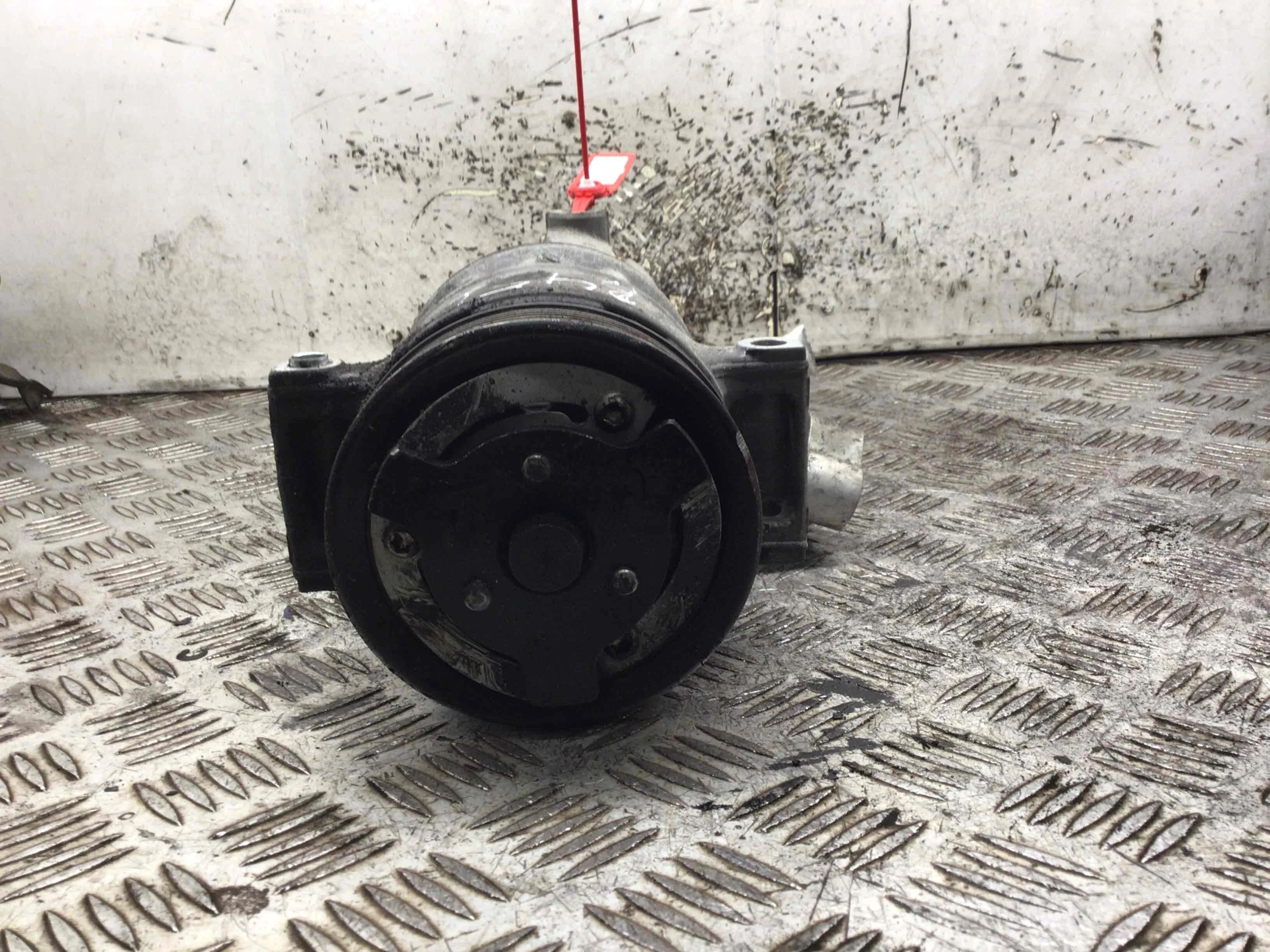 Компрессор кондиционера Volkswagen Golf 5 поколение (2004-2009) дизель 1.9 DTI Механика Х/б