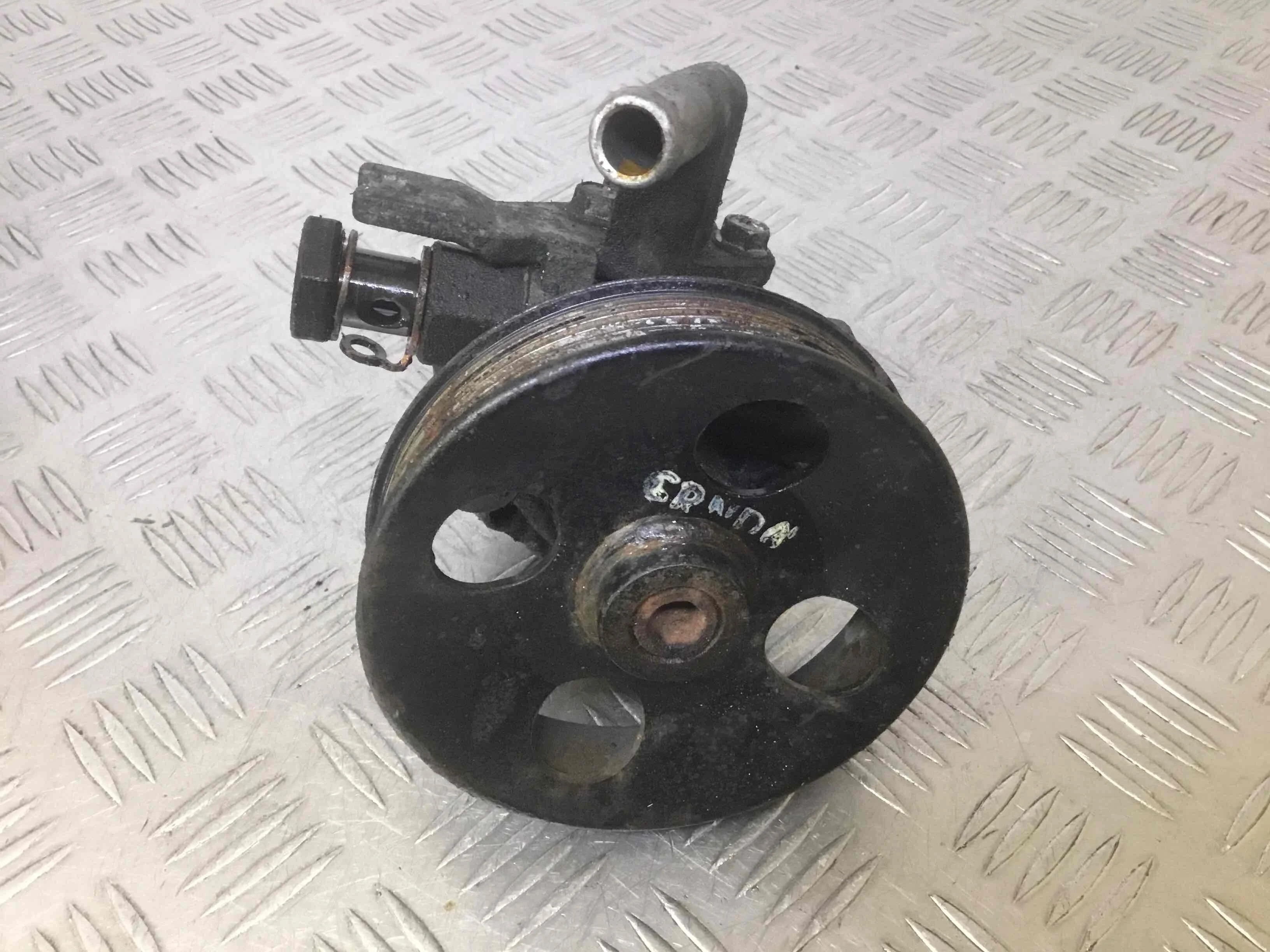 Насос гидроусилителя руля Kia Carens 1 поколение [рестайлинг] (2002-2006) дизель 2.0 CRDi Автомат Минивэн