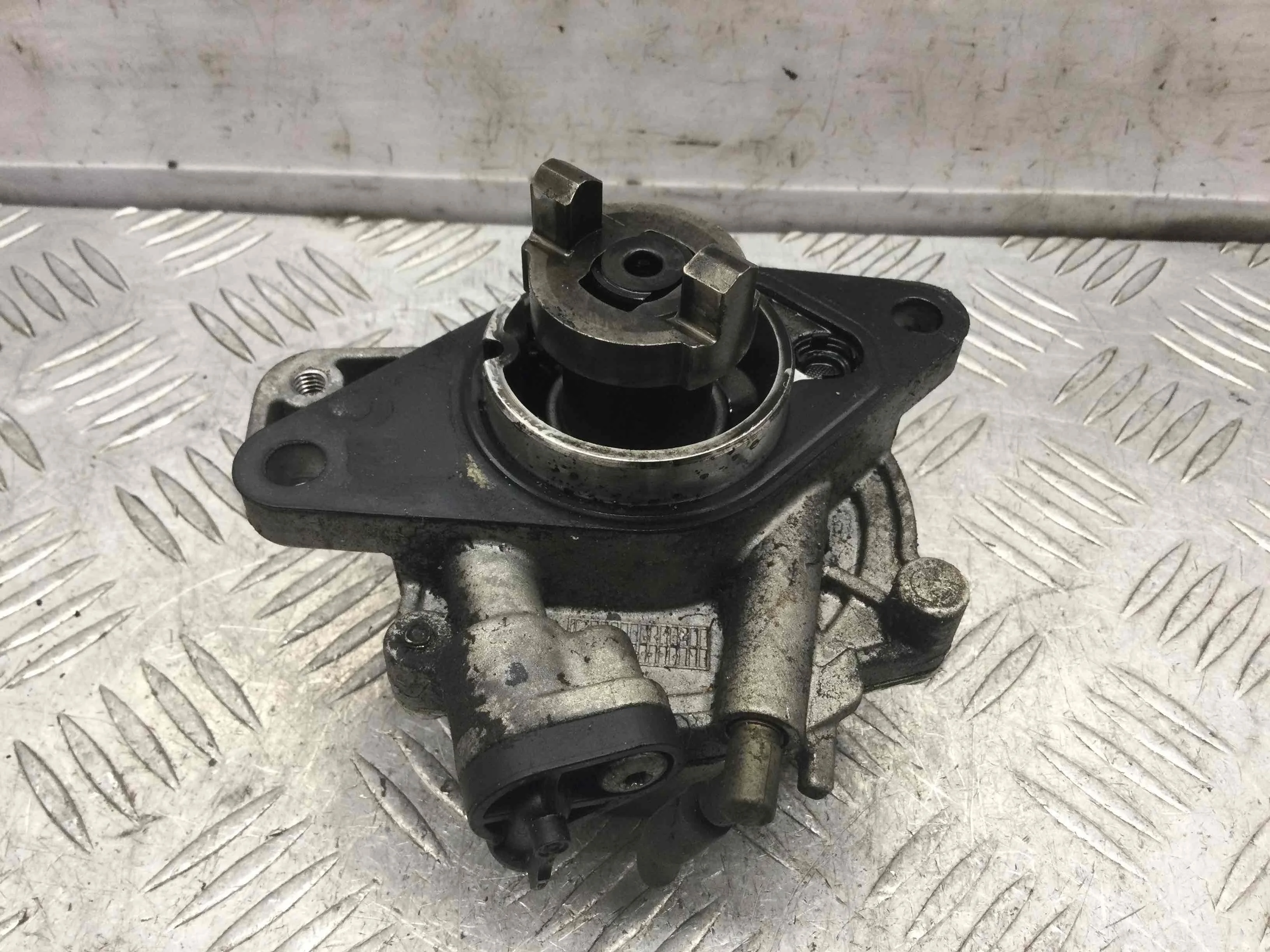 Насос вакуумный Opel Corsa D (2006-2011) дизель 1.3 DTI Механика Х/б