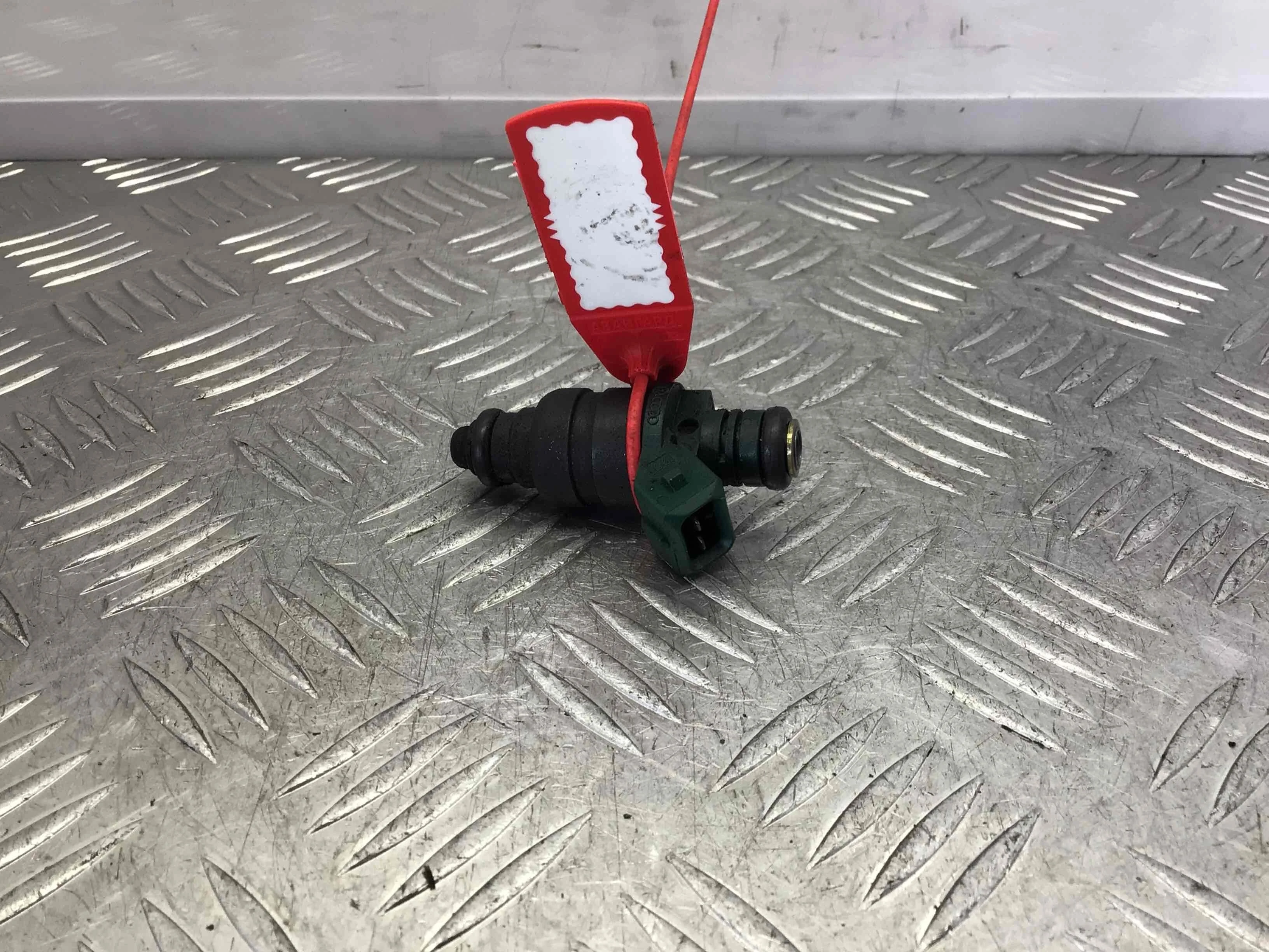 Форсунка Audi A3 8L (1996-2000) бензин 1.6 i Механика Х/б