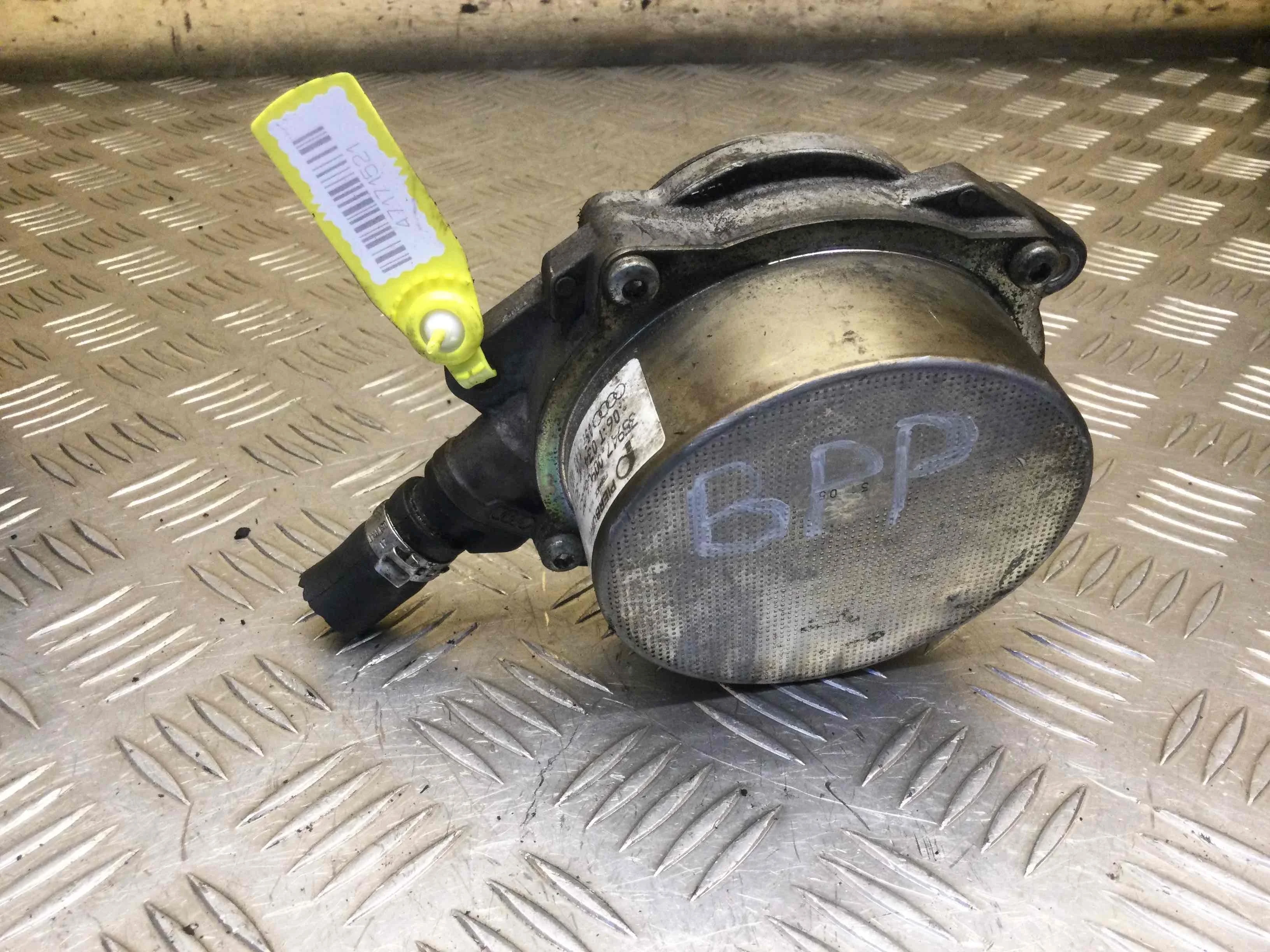 Насос вакуумный Audi A6 C6/4F (2004-2008) дизель 2.7 DTI  Седан