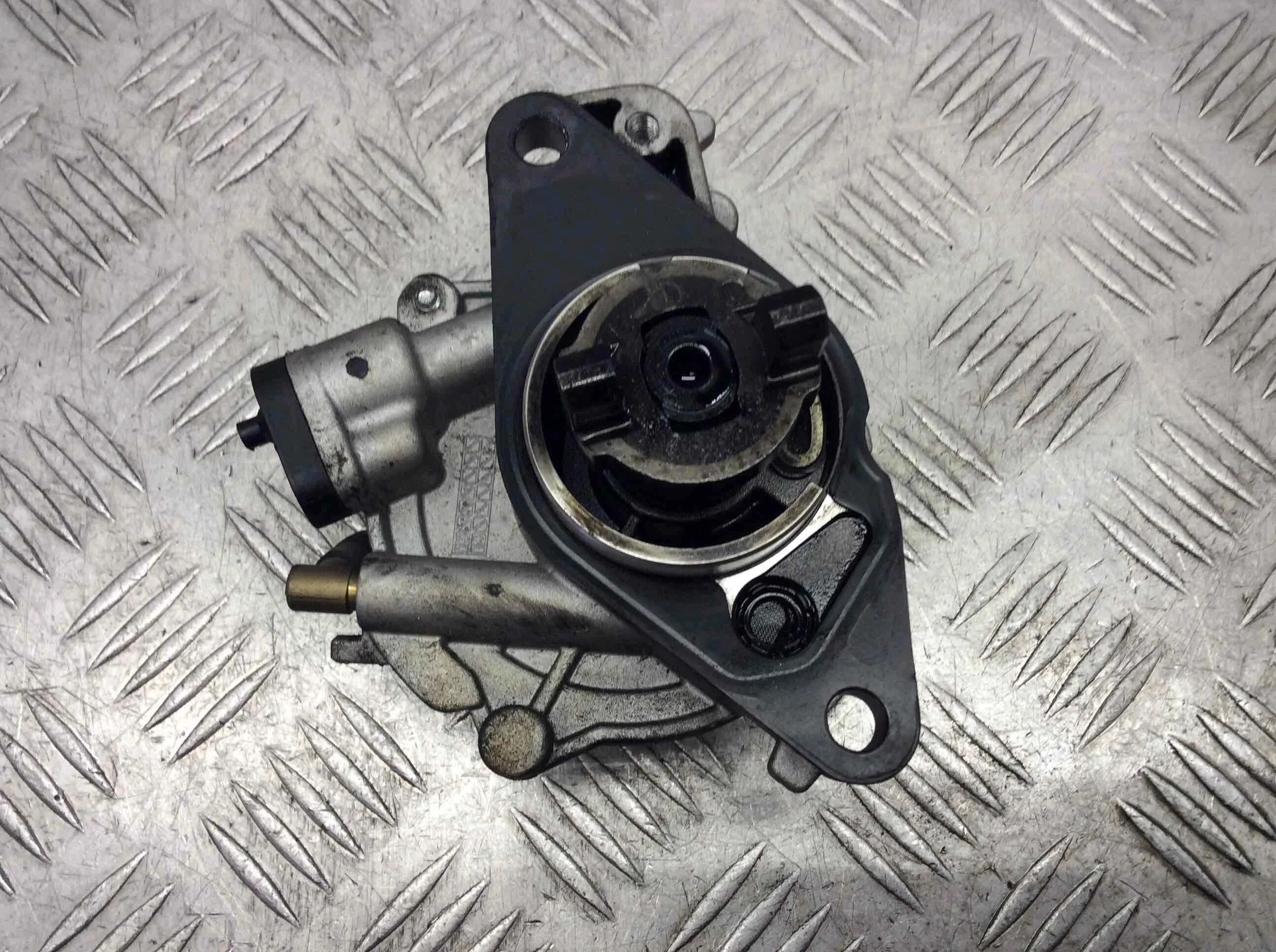 Насос вакуумный Opel Corsa D (2006-2011) дизель 1.3 DTI Механика Х/б