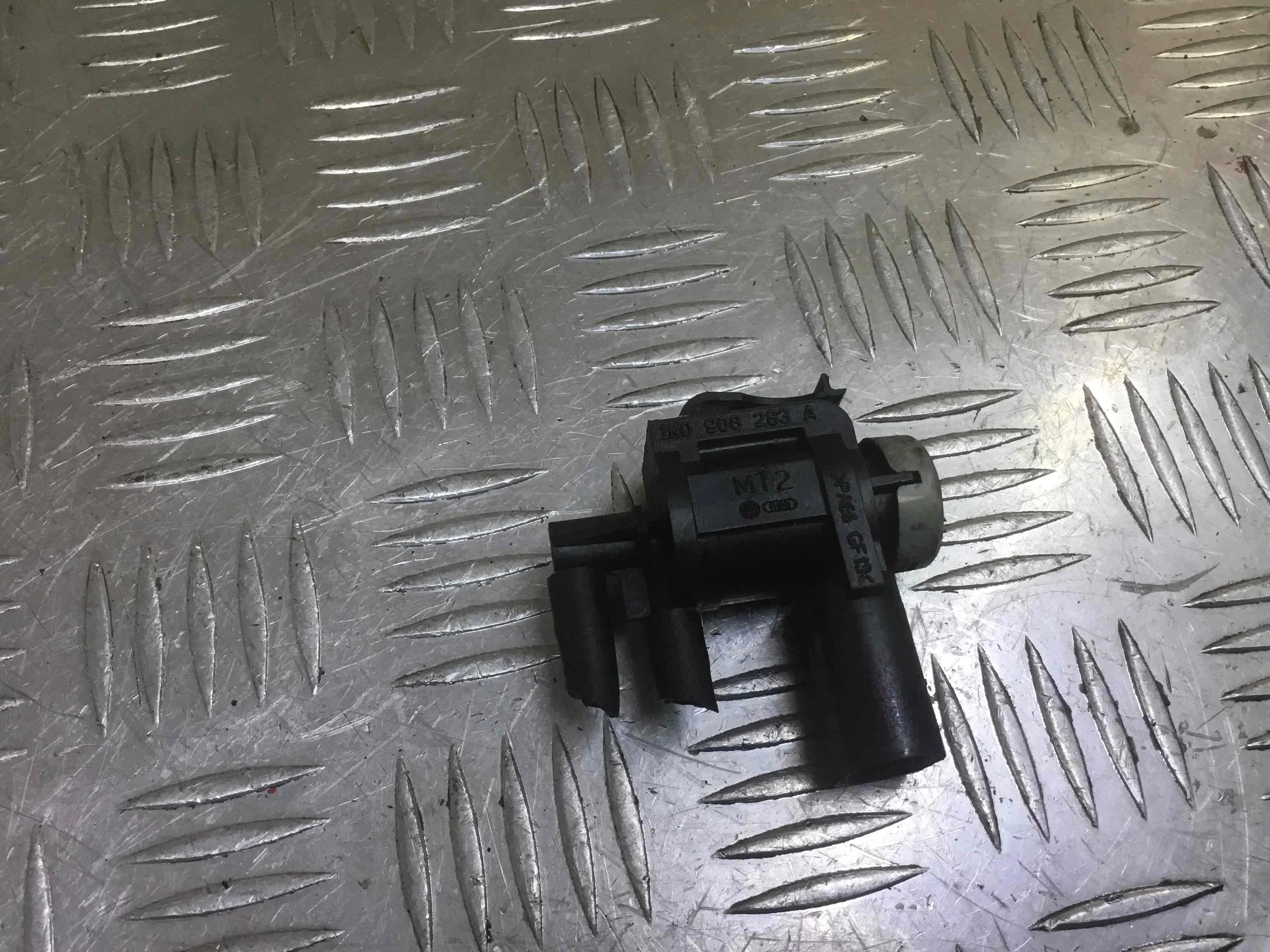 Преобразователь давления (соленоид наддува/EGR) Volkswagen Passat B6 (2005-2010) дизель 2.0 TDI Механика Седан